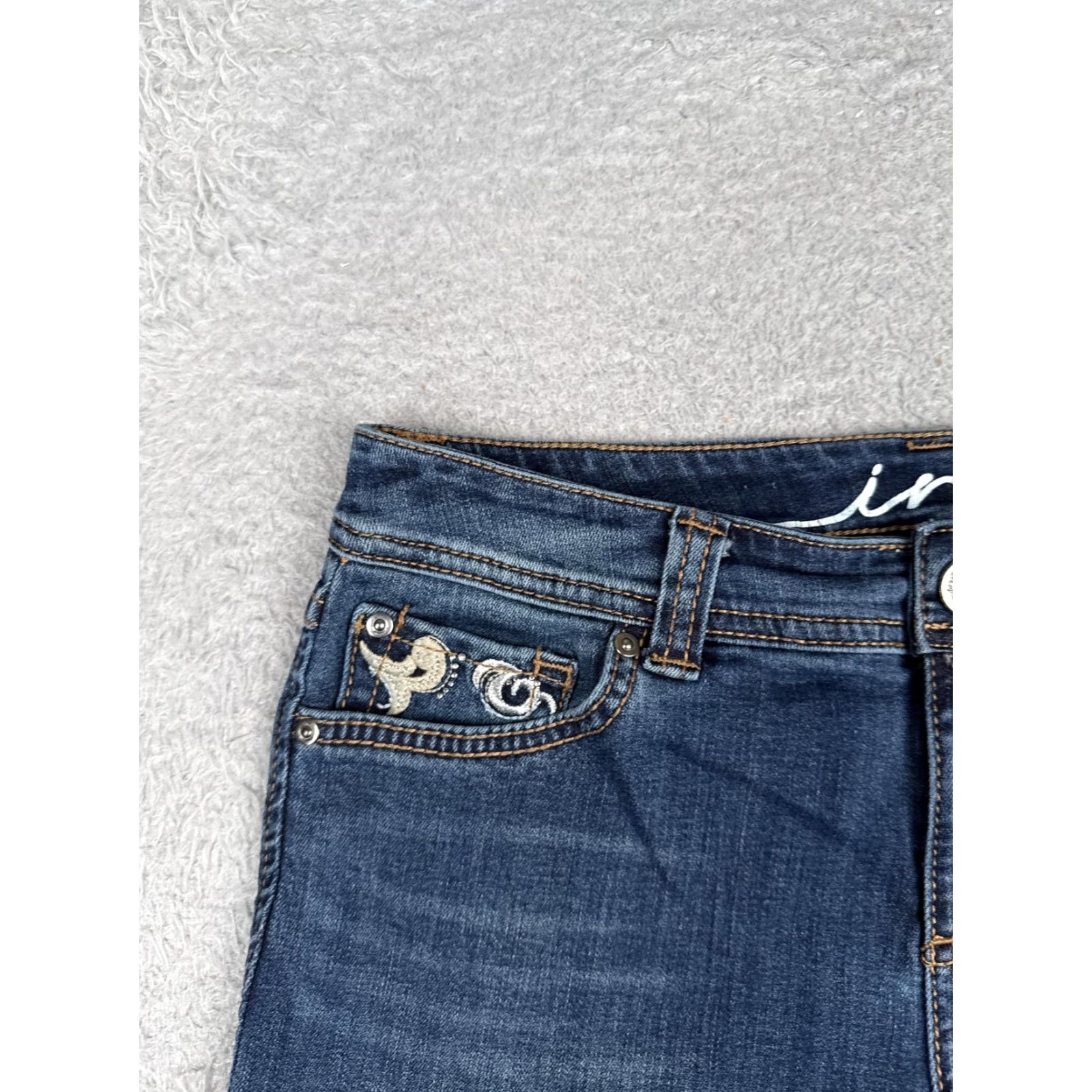 Vintage INC International Concepts Shorts Womens 6 Blue Denim Cutoff Embroidered Pockets Size 28" / US 6 / IT 42 - 4 Thumbnail