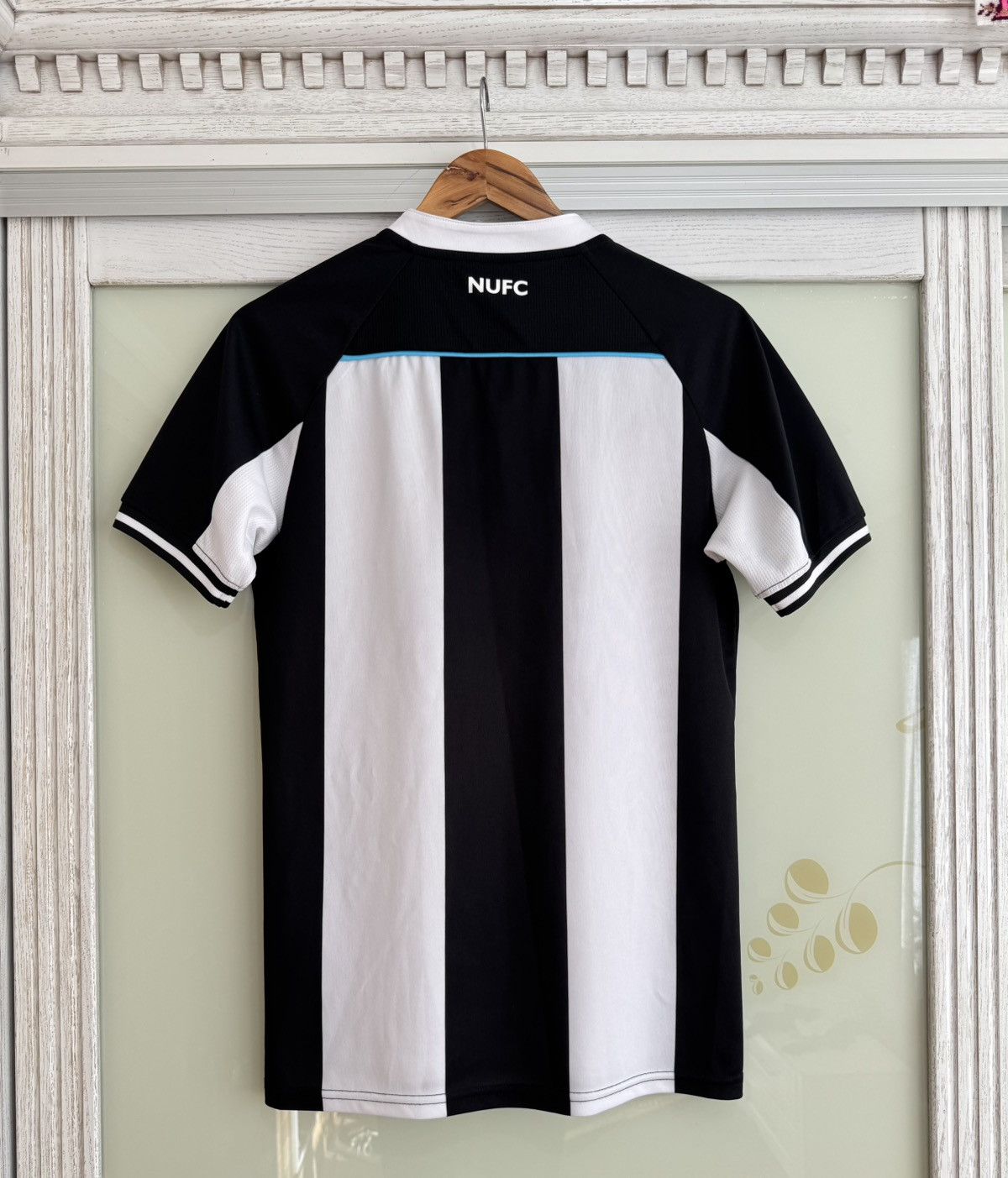 Other Newcastle United 2021-2022 Home Soccer Jersey Football Kit Size US S / EU 44-46 / 1 - 2 Thumbnail