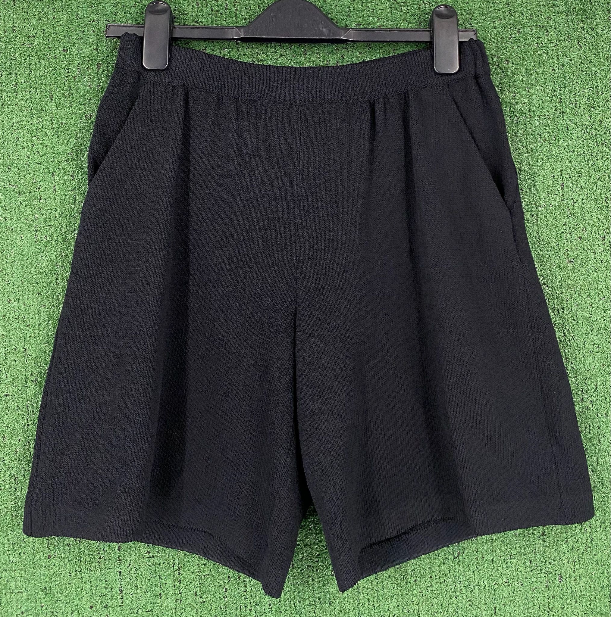 St. John St John Collection Black Knit Shorts Womens Size 4 USA Made Size 27" / US 4 / IT 40 - 1 Thumbnail