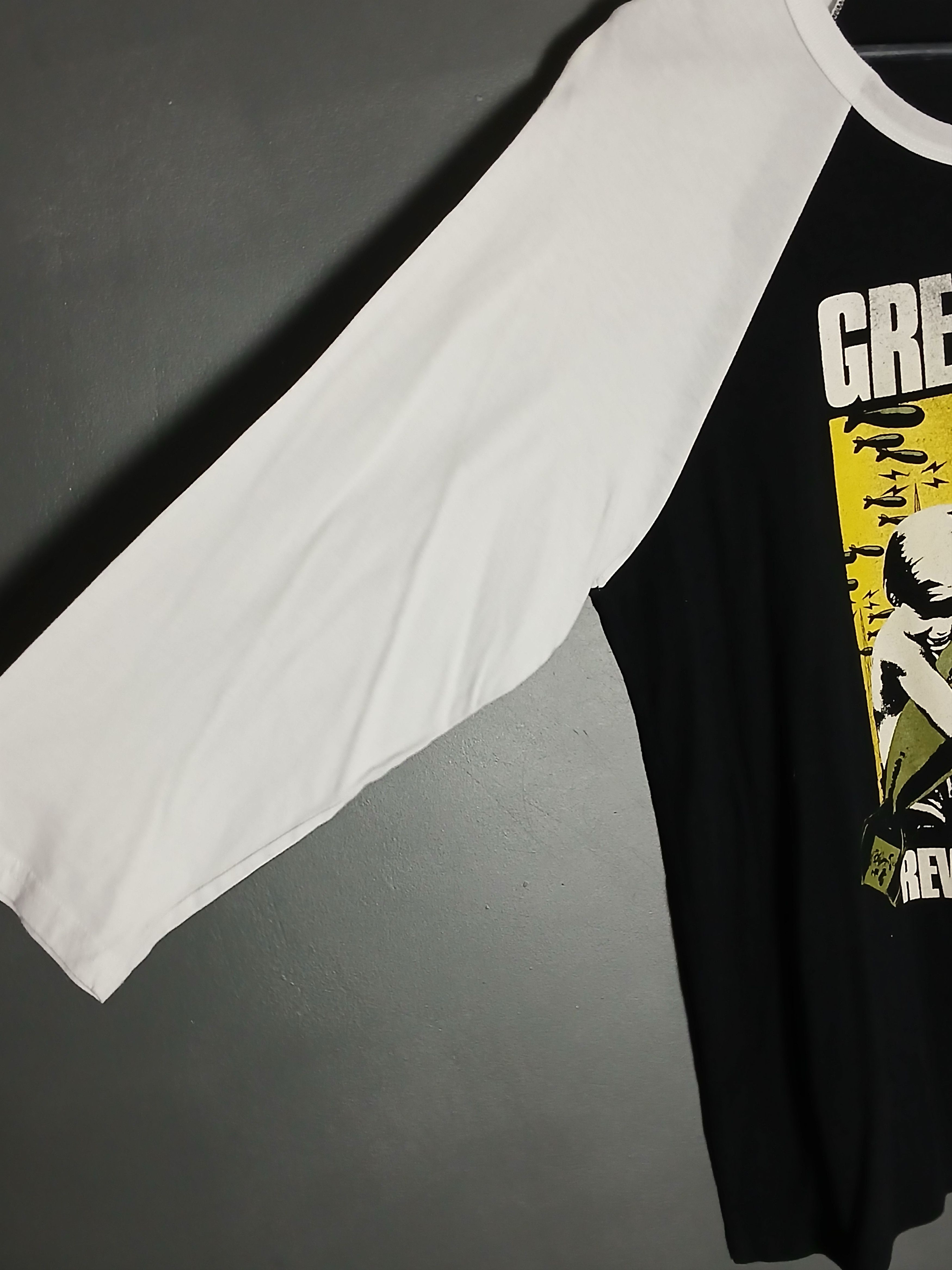 Band Tees Green Day Revolution Radio Long Sleeve T-Shirt Size US M / EU 48-50 / 2 - 4 Thumbnail