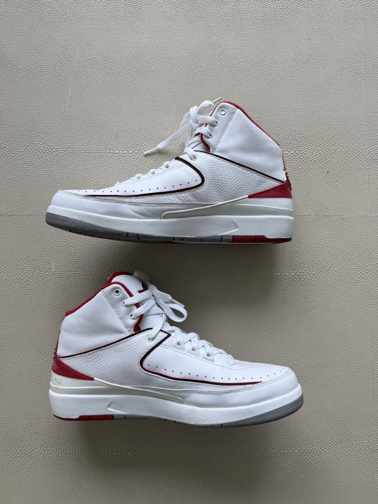 Nike Nike Air Jordan 2 Retro "Chicago Home" Size US 10.5 / EU 43-44 - 2 Thumbnail