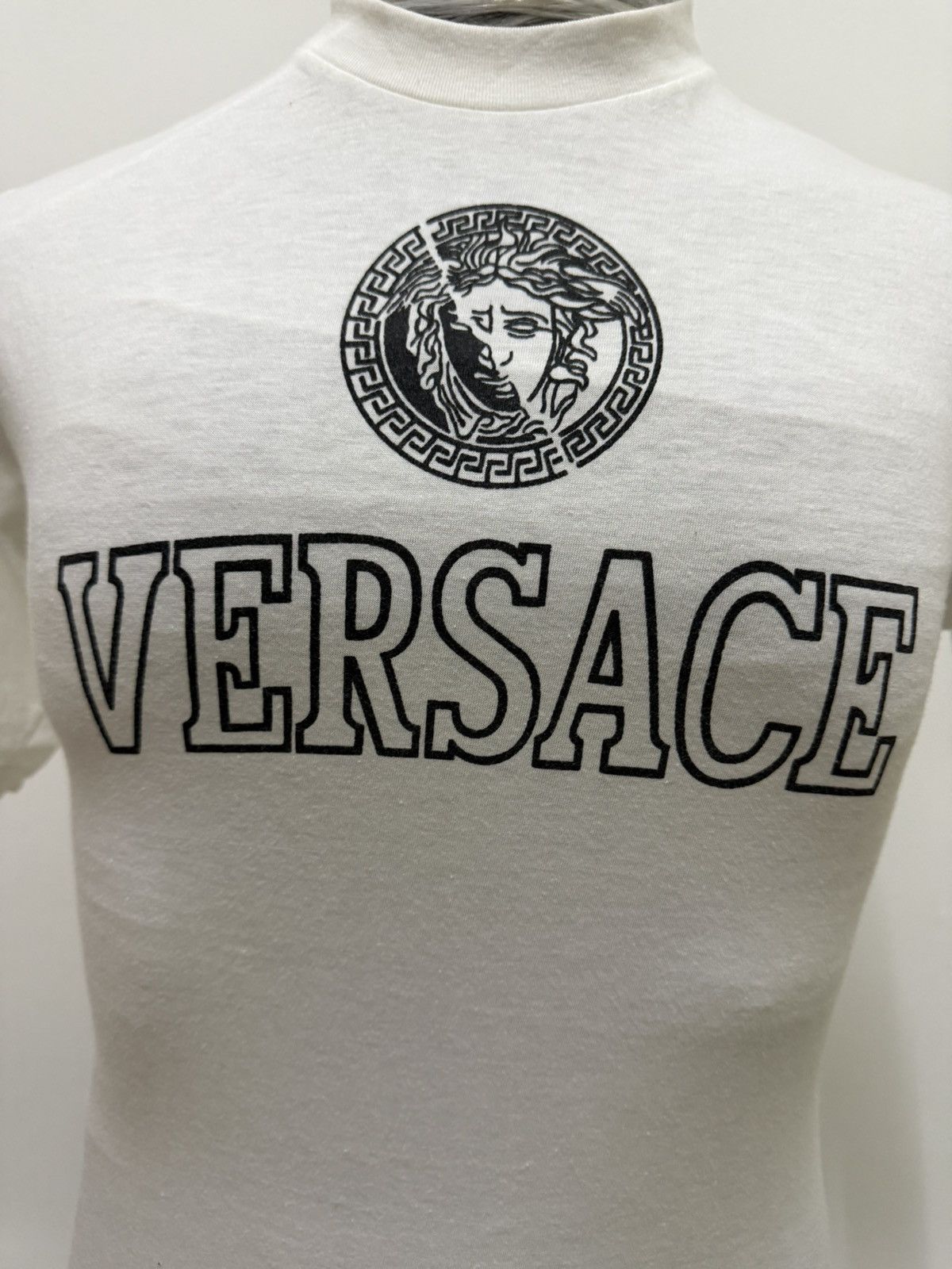 Versace Vintage 80s single stitch versace medusa tshirt Size US L / EU 52-54 / 3 - 2 Thumbnail