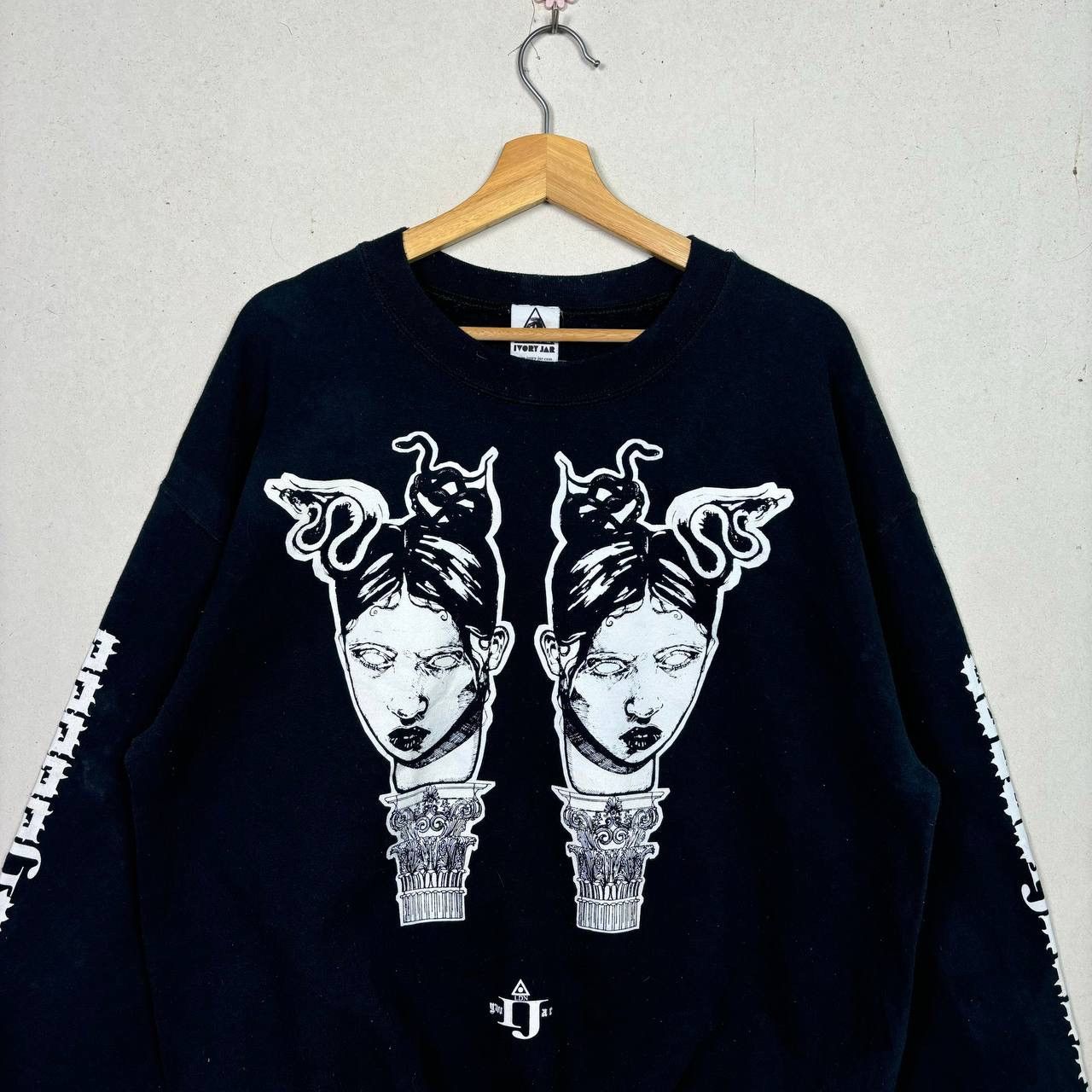 Japanese Brand Ivory Jar Coliseum Medusa Print Crewneck Sweatshirt Size US L / EU 52-54 / 3 - 4 Thumbnail