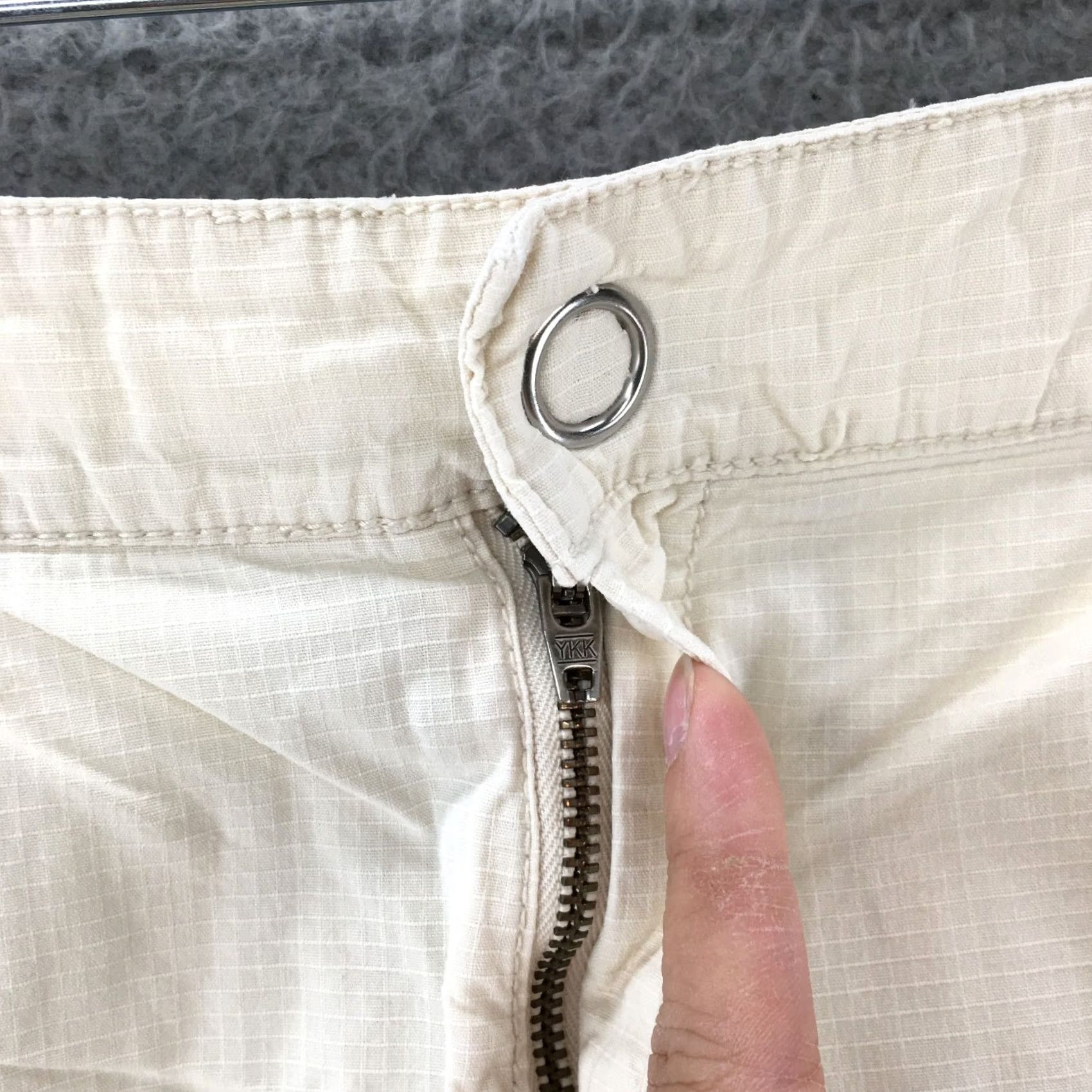 Banana Republic Banana Republic Cut-Off Shorts Womens 6 White Low Rise Button Zip Fly Casual Shirt? Size 28" / US 6 / IT 42 - 3 Thumbnail
