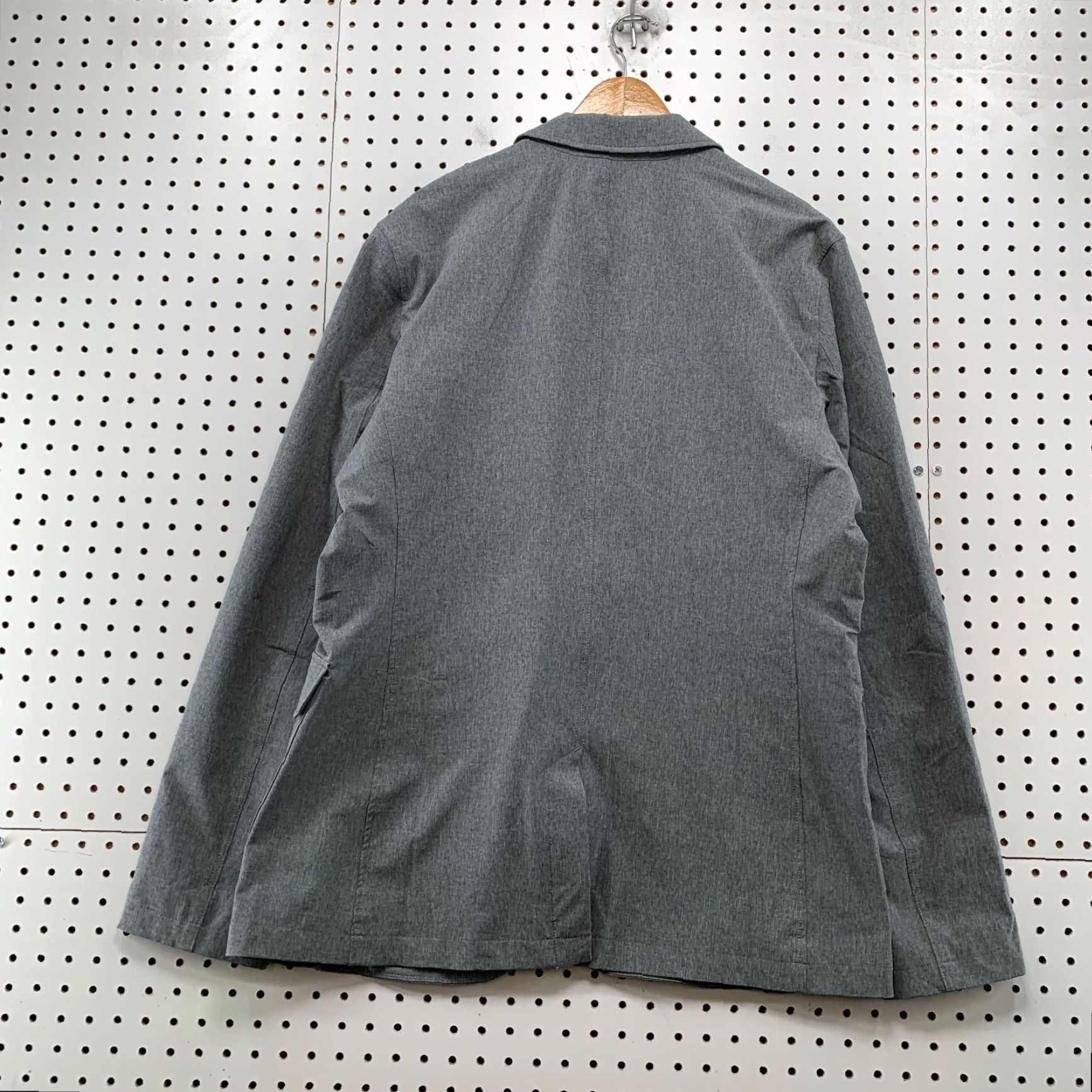 Eddie Bauer VINTAGE Eddie Bauer Blazer Men T44 Voyager Travel Ultimate Flex Light Charcoal Jacket Size 44R - 2 Thumbnail