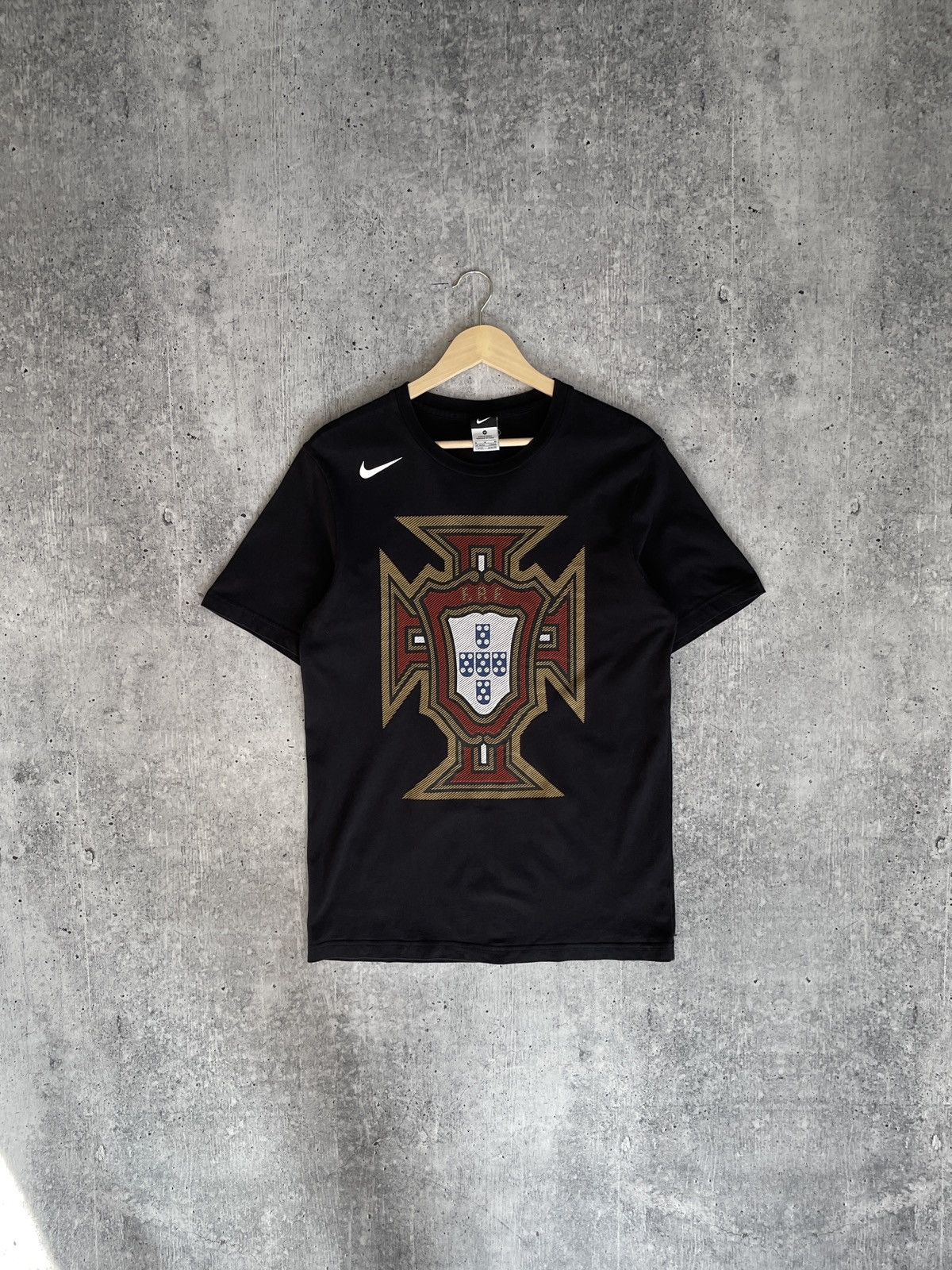 Nike × Vintage Vintage Nike Sports T-Shirt M – Portugal Logo Print Black Size US M / EU 48-50 / 2 - 1 Thumbnail