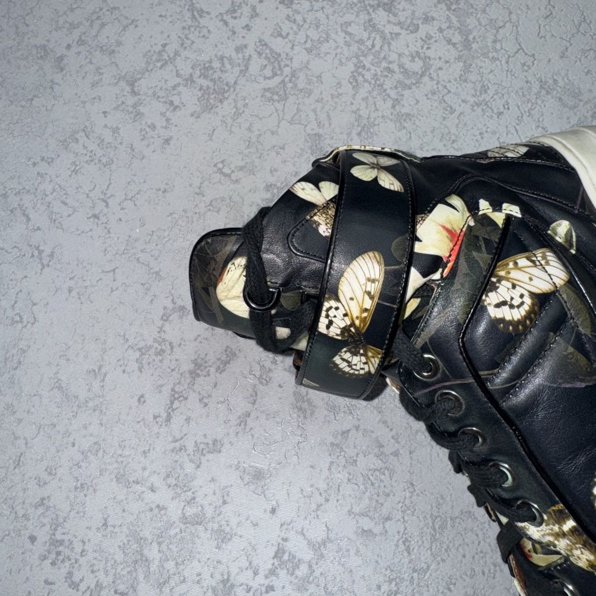Givenchy Vintage F/W 2014 Givenchy Tyson High-Top Sneakers Butterfly Size US 7.5 / EU 40-41 - 9 Thumbnail