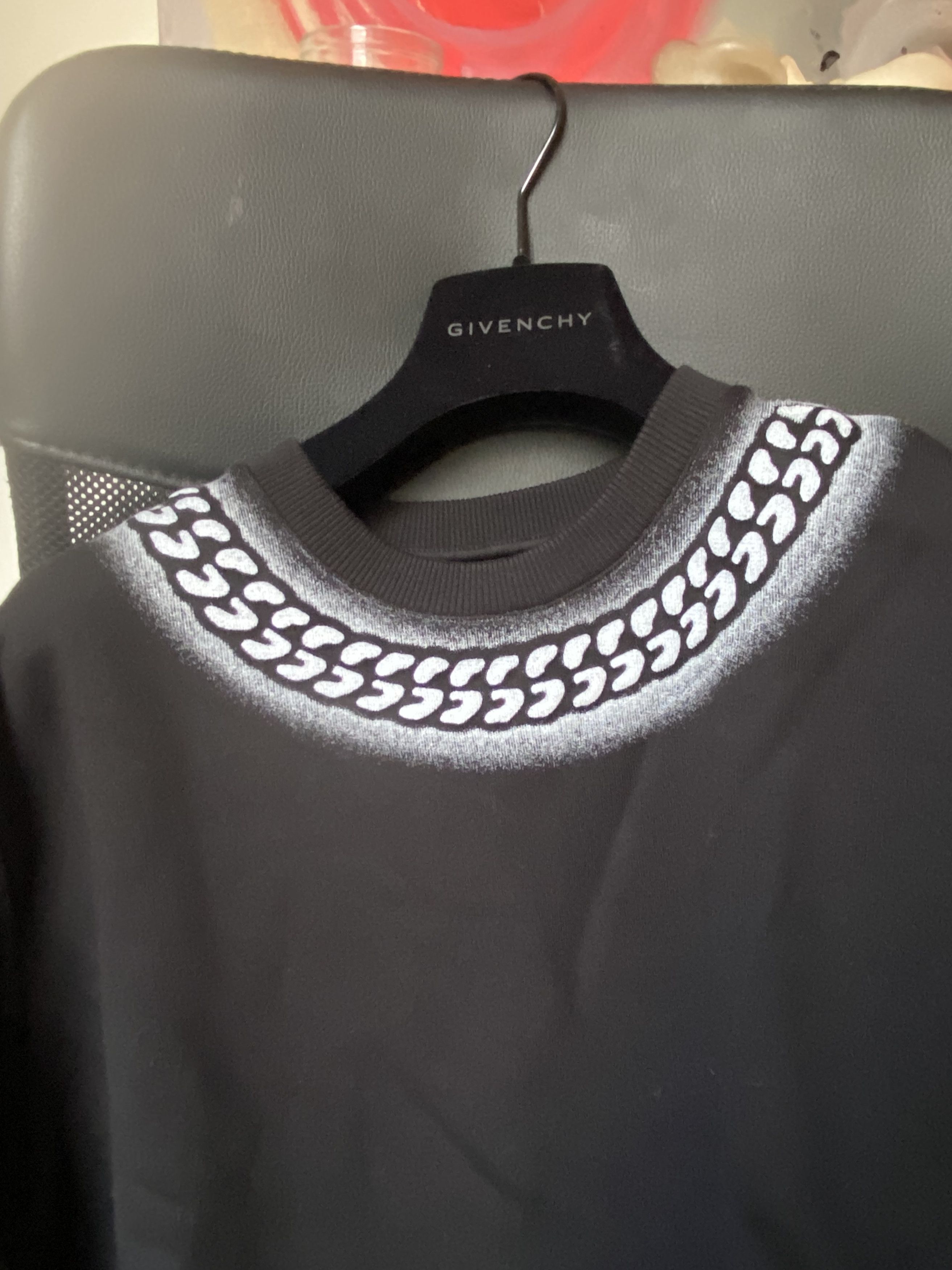 Givenchy Givenchy Tag Effect Embossed Chain Collar Sweatshirt Size US S / EU 44-46 / 1 - 3 Thumbnail