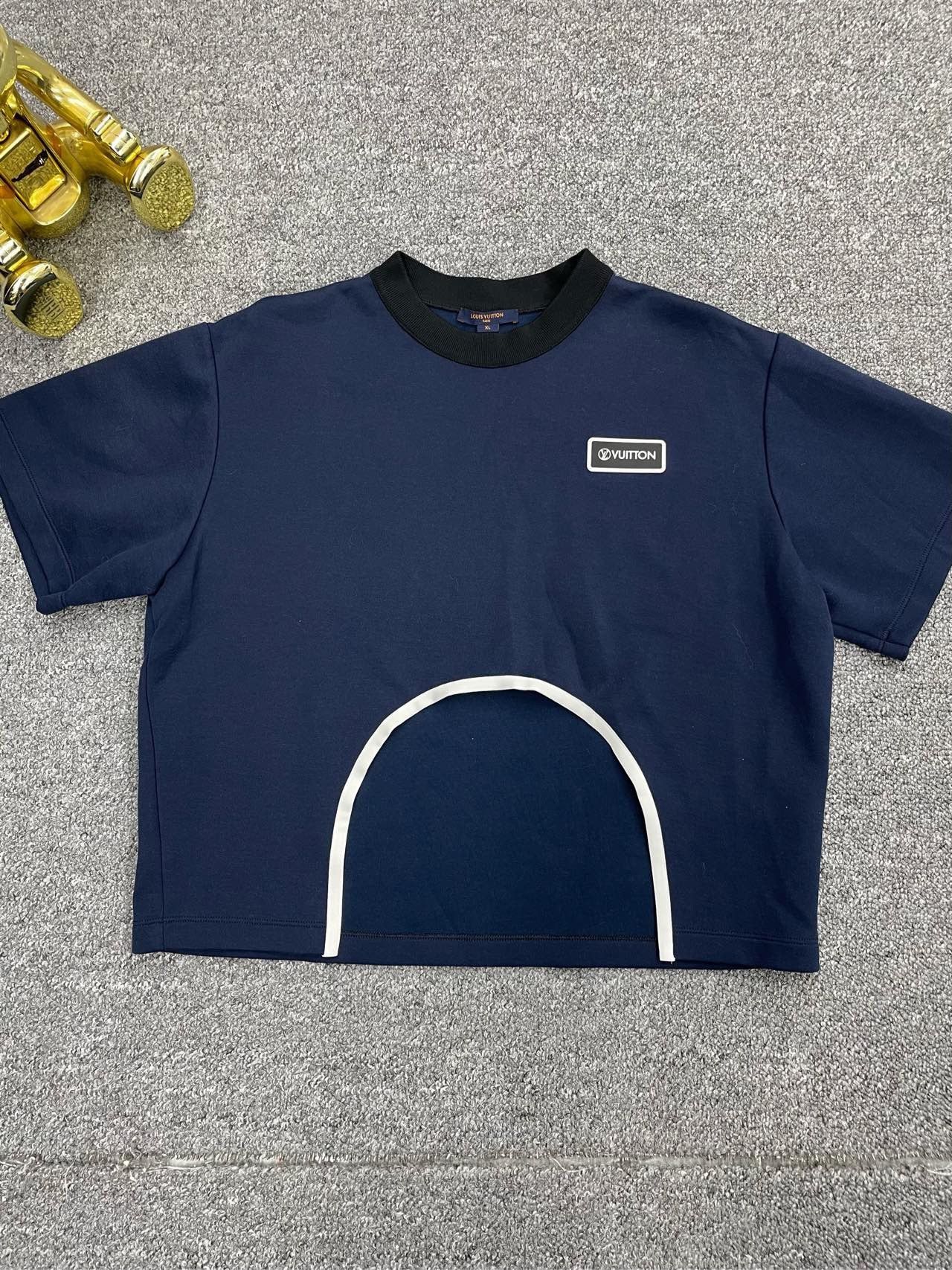 Louis Vuitton Louis Vuitton Women's Short-Sleeve Top Size XL / US 12-14 / IT 48-50 - 1 Thumbnail