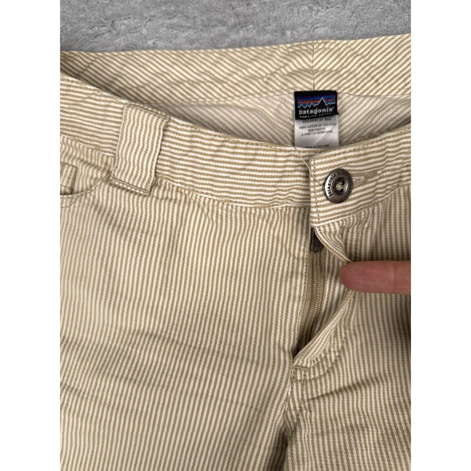 Patagonia Patagonia Bermuda Shorts Womens 6 Beige Striped Organic Cotton Twill Casual Size 28" / US 6 / IT 42 - 6 Thumbnail