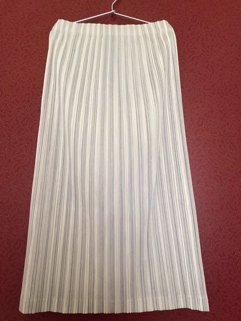 Issey Miyake Issey Miyake size:3 Grey skirt Size 42" / US 20 - 1 Thumbnail