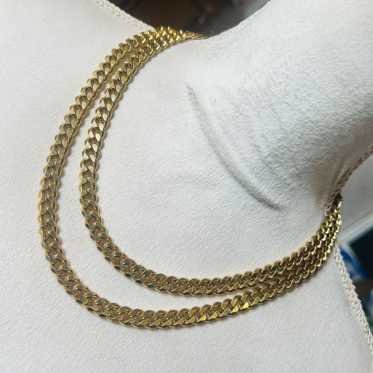 Handmade Heavy shiny gold plated Cuban chain link necklace Size ONE SIZE - 2 Thumbnail