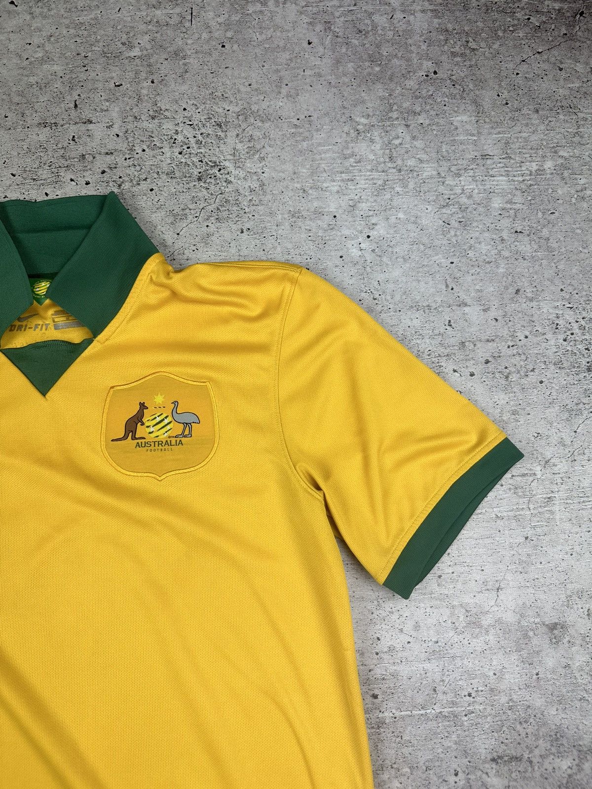 Nike 2014 Nike Australia World Cup Home Soccer Jersey/Shirt Size US M / EU 48-50 / 2 - 2 Thumbnail