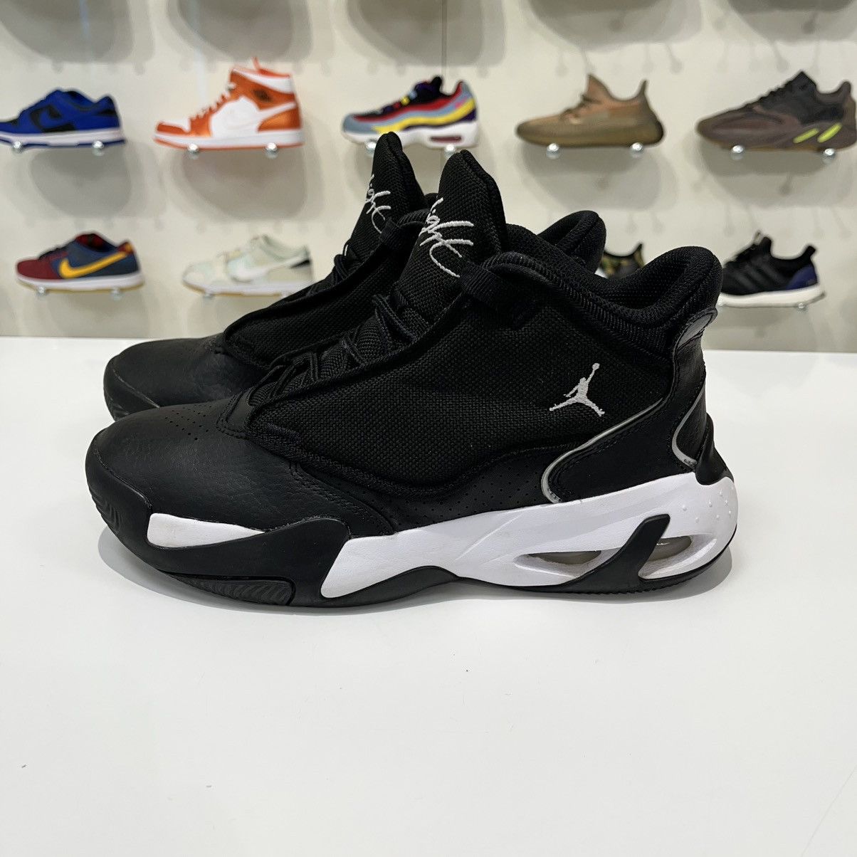 Nike Air Jordan Max Aura 4 Black Metallic Silver (GS) Size US 6 / EU 39 - 3 Thumbnail