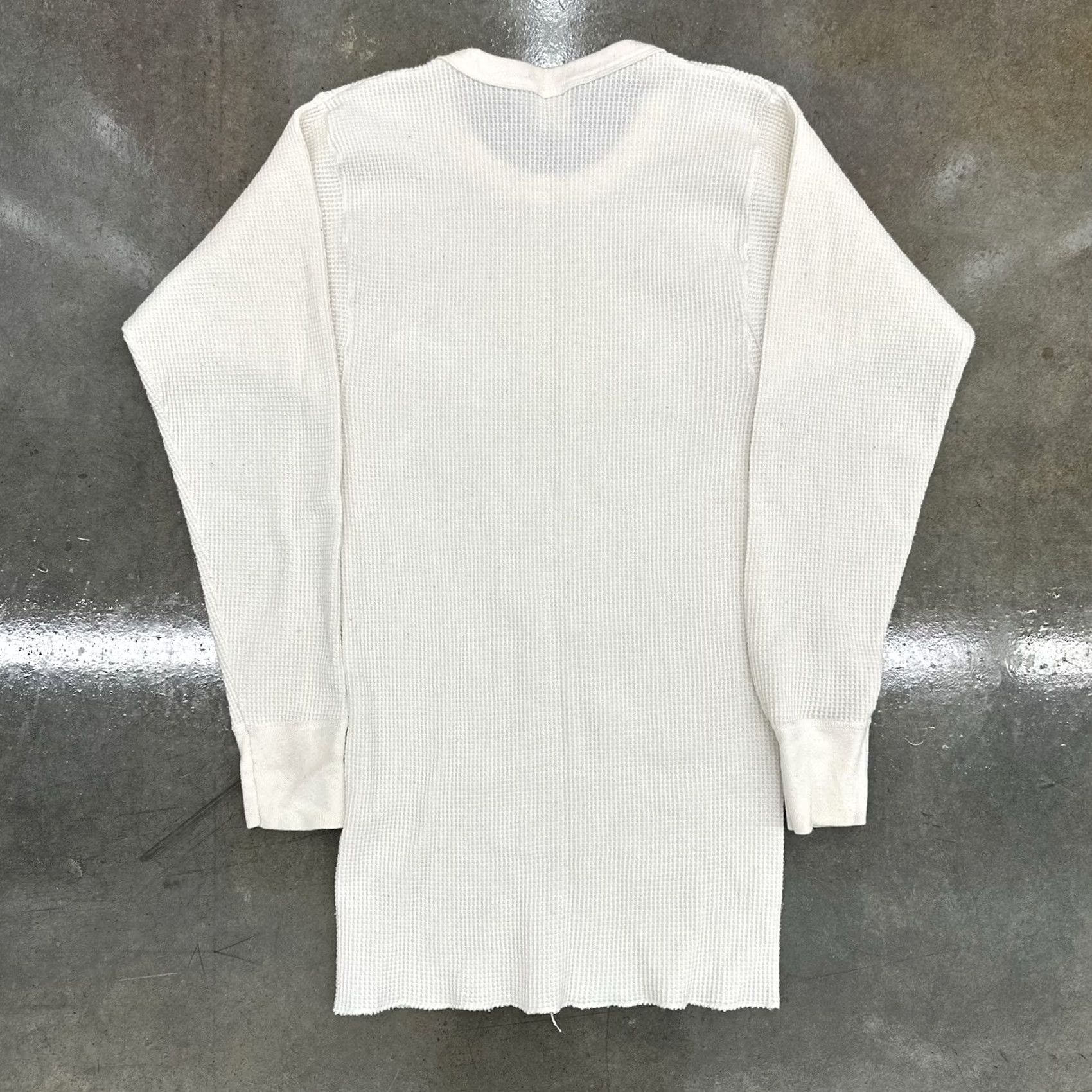 Vintage VINTAGE Handtex Thermal Shirt 50/50 Large 80s USA Mens Long Sleeve Crew Neck White 1980s 50/50 Blend 29" Length size L Size US L / EU 52-54 / 3 - 3 Thumbnail