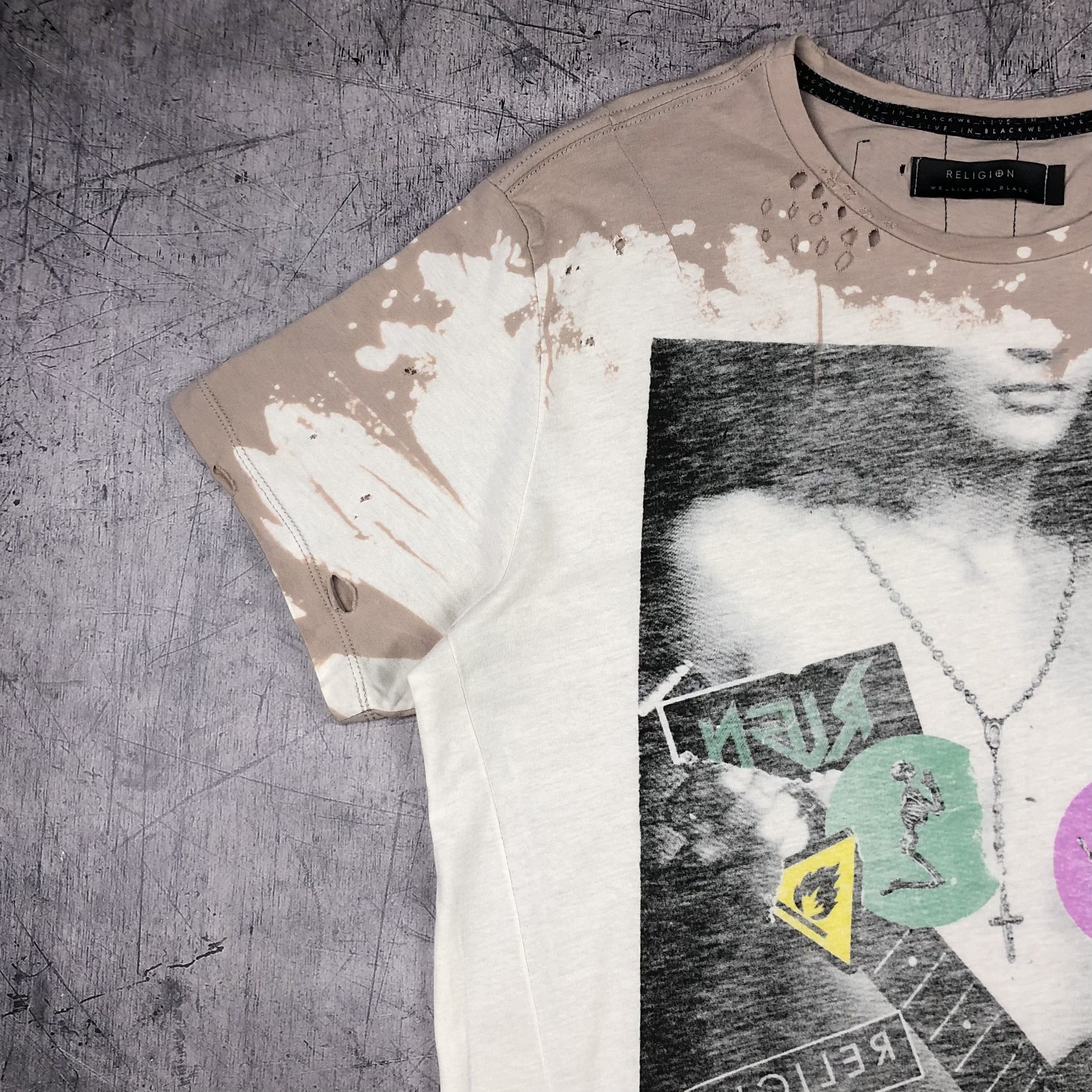 Vintage Y2K Religion Art Guitar Punk Rock Girl Tee reversible Size US L / EU 52-54 / 3 - 5 Thumbnail