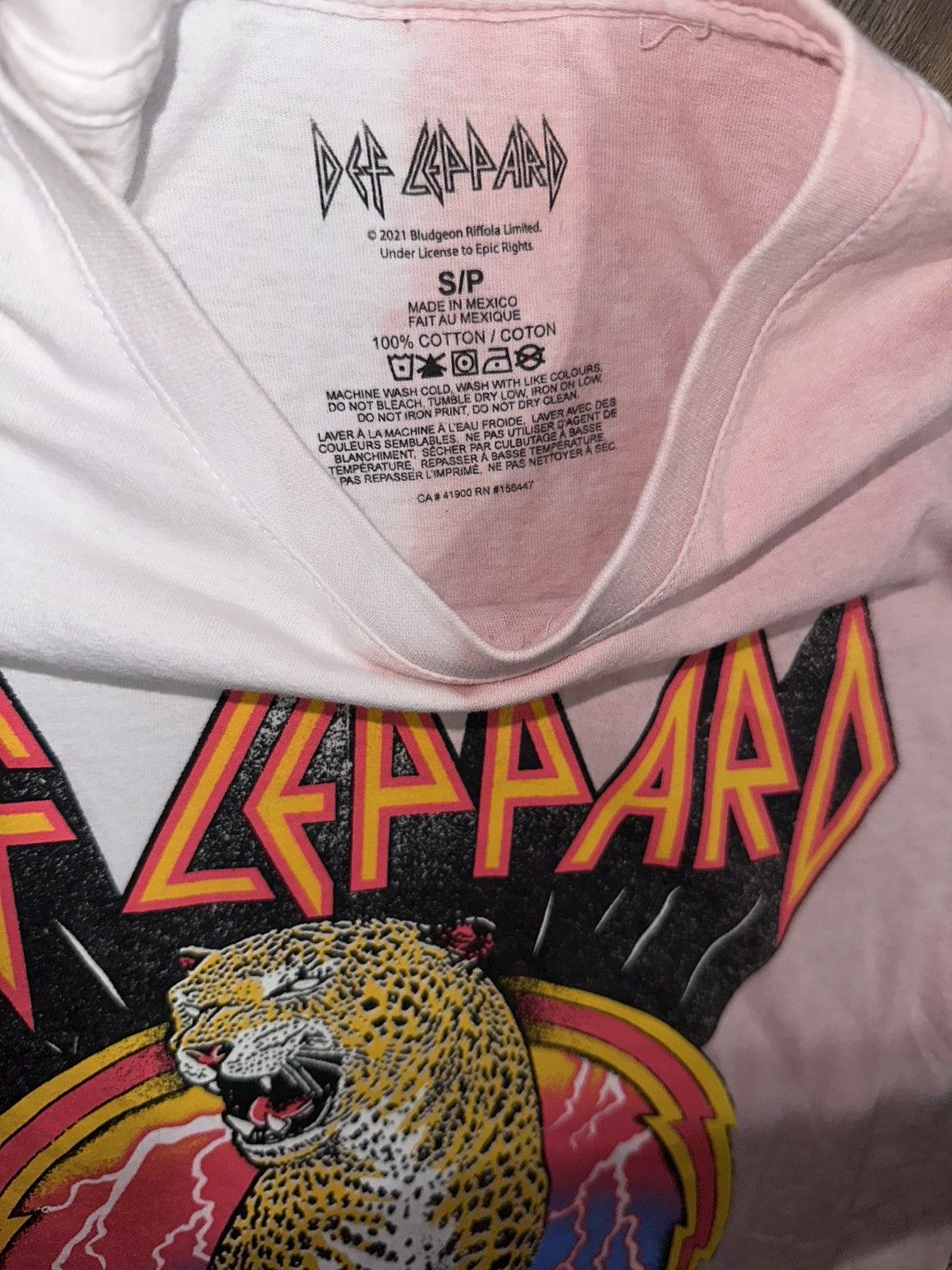 Def Leppard Def Leppard high dry split graphic band tee shirt pink small Size US S / EU 44-46 / 1 - 4 Thumbnail