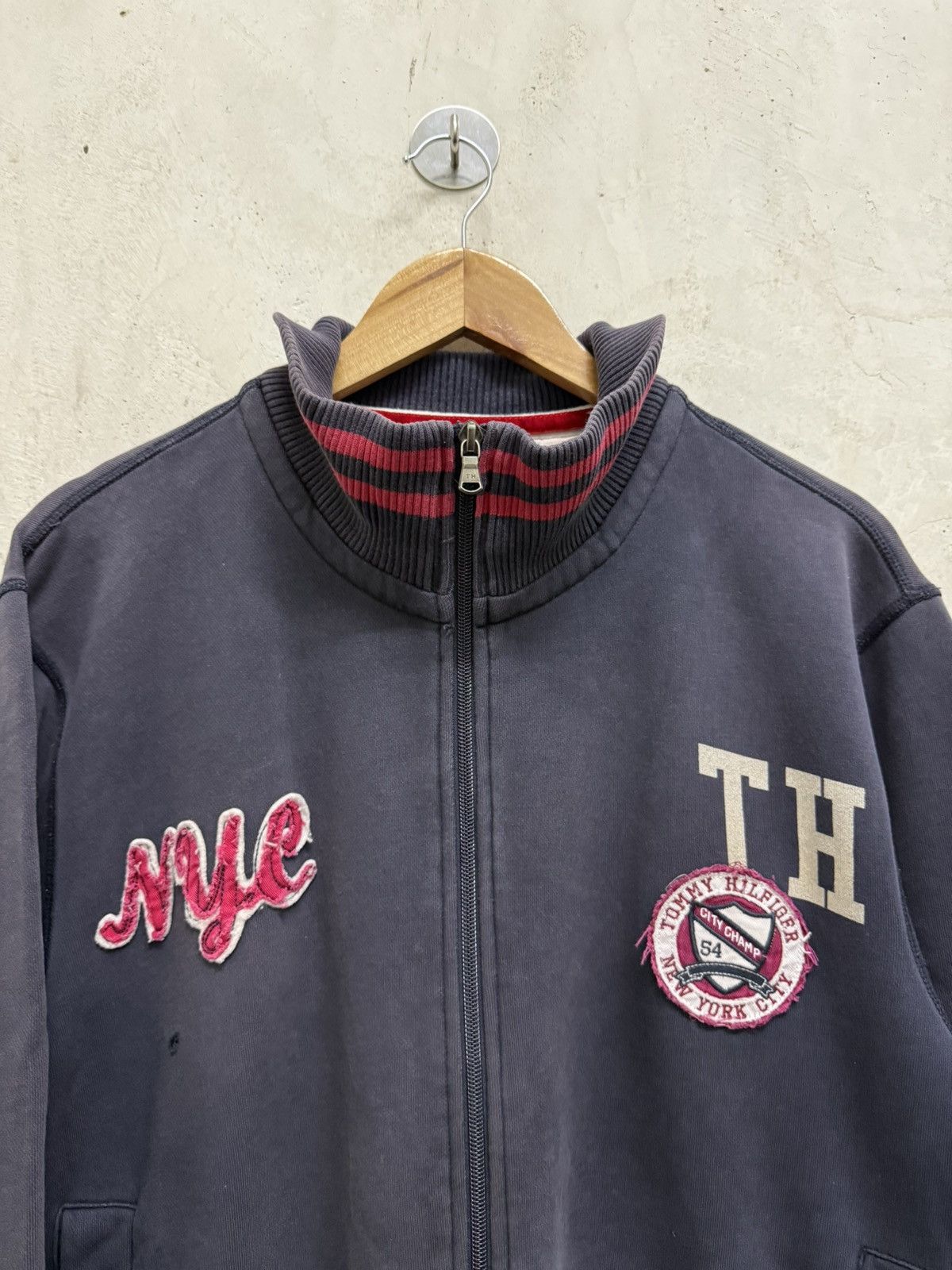 Tommy Hilfiger Distressed 2000s Tommy Hilfiger Zipper Sweater Size US XXL / EU 58 / 5 - 2 Thumbnail
