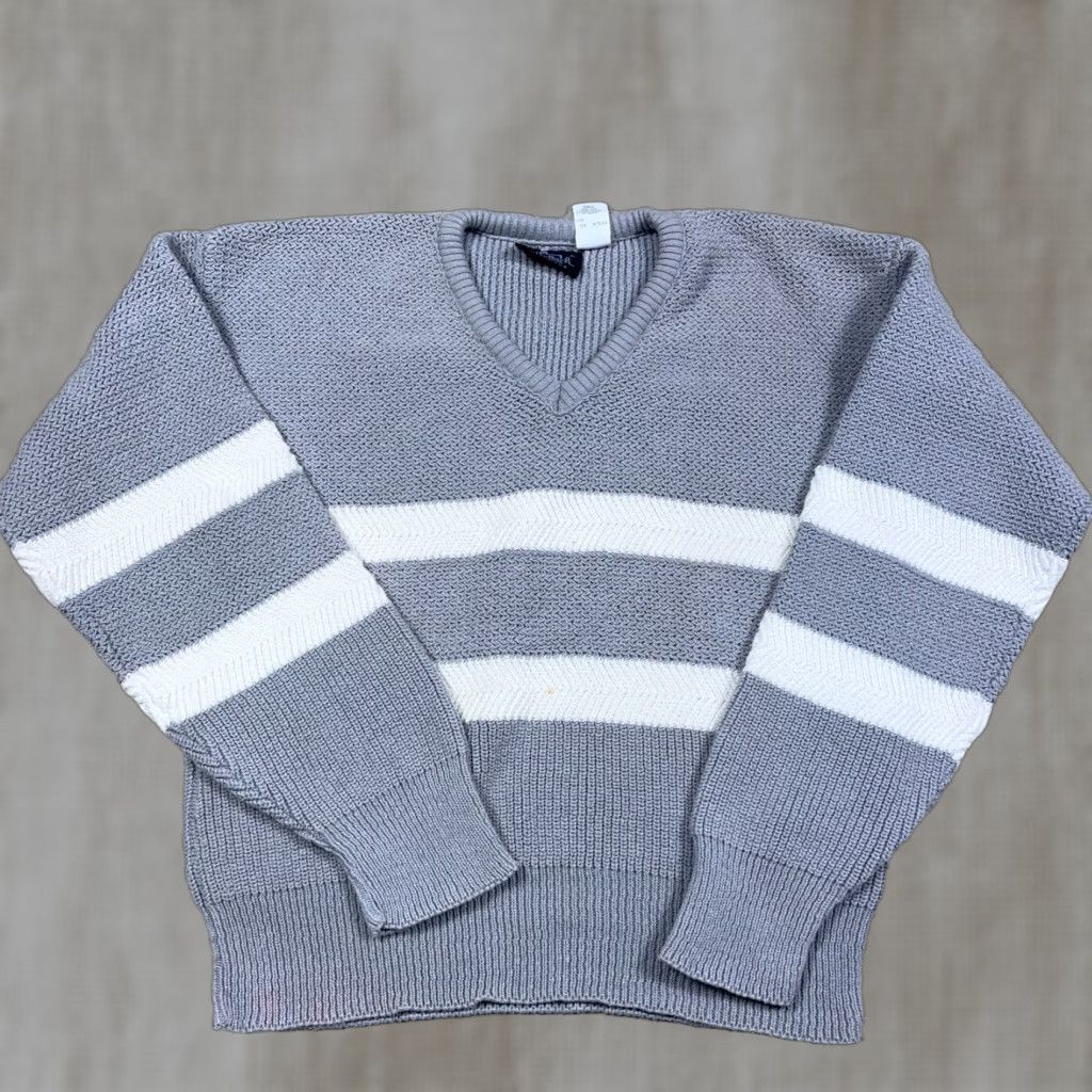Vintage VINTAGE Woolrich Sweater Women M Gray 90s American Pullover Knit V-Neck Woolrich Woolrich Size M / US 6-8 / IT 42-44 - 1 Thumbnail