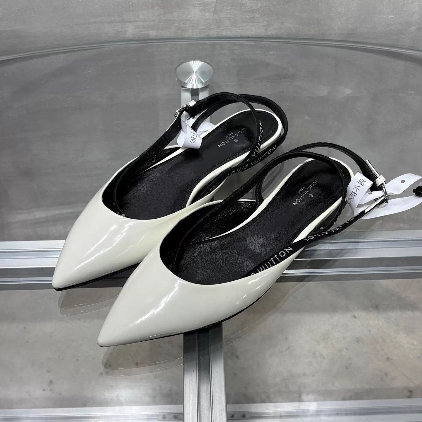 Louis Vuitton LV White Low Heels UK3 37 Size US 6.5 / IT 36.5 - 2 Thumbnail
