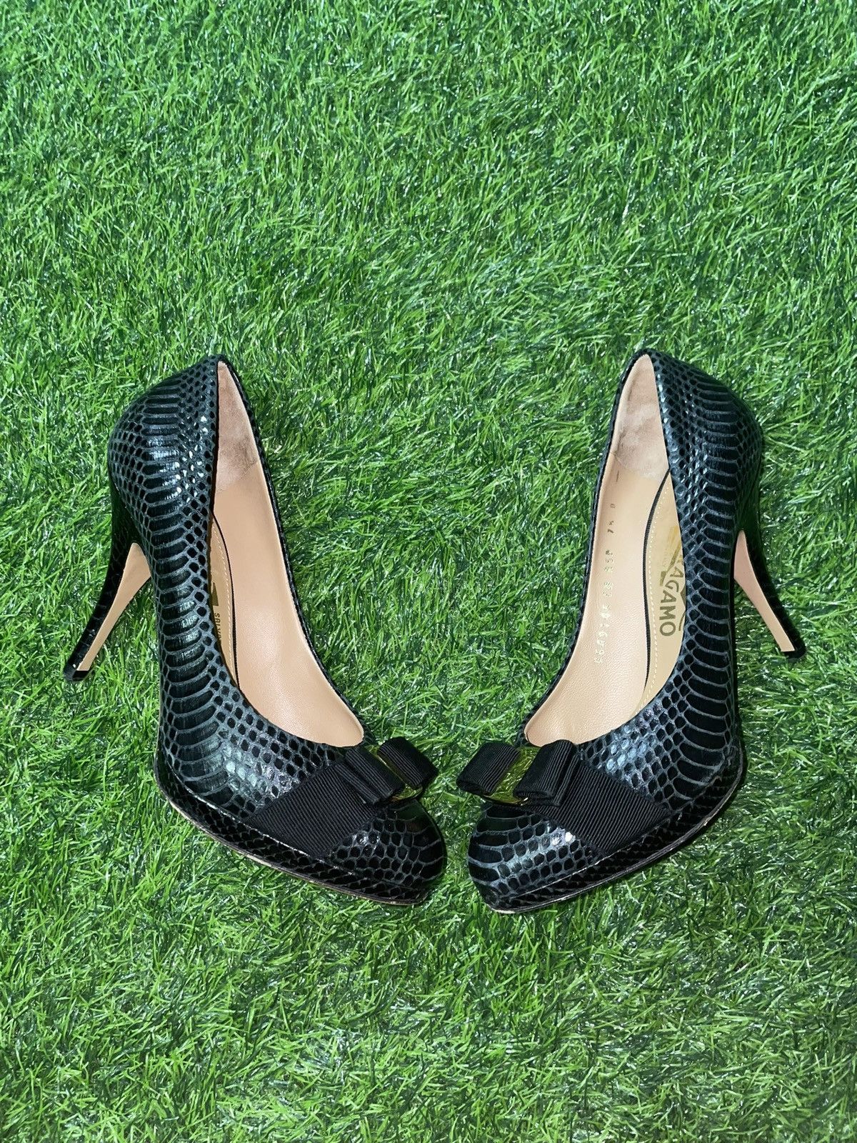 Salvatore Ferragamo Salvatore Ferragamo Black Snakeskin Heels Size 7.5 Size US 7.5 / IT 37.5 - 2 Thumbnail