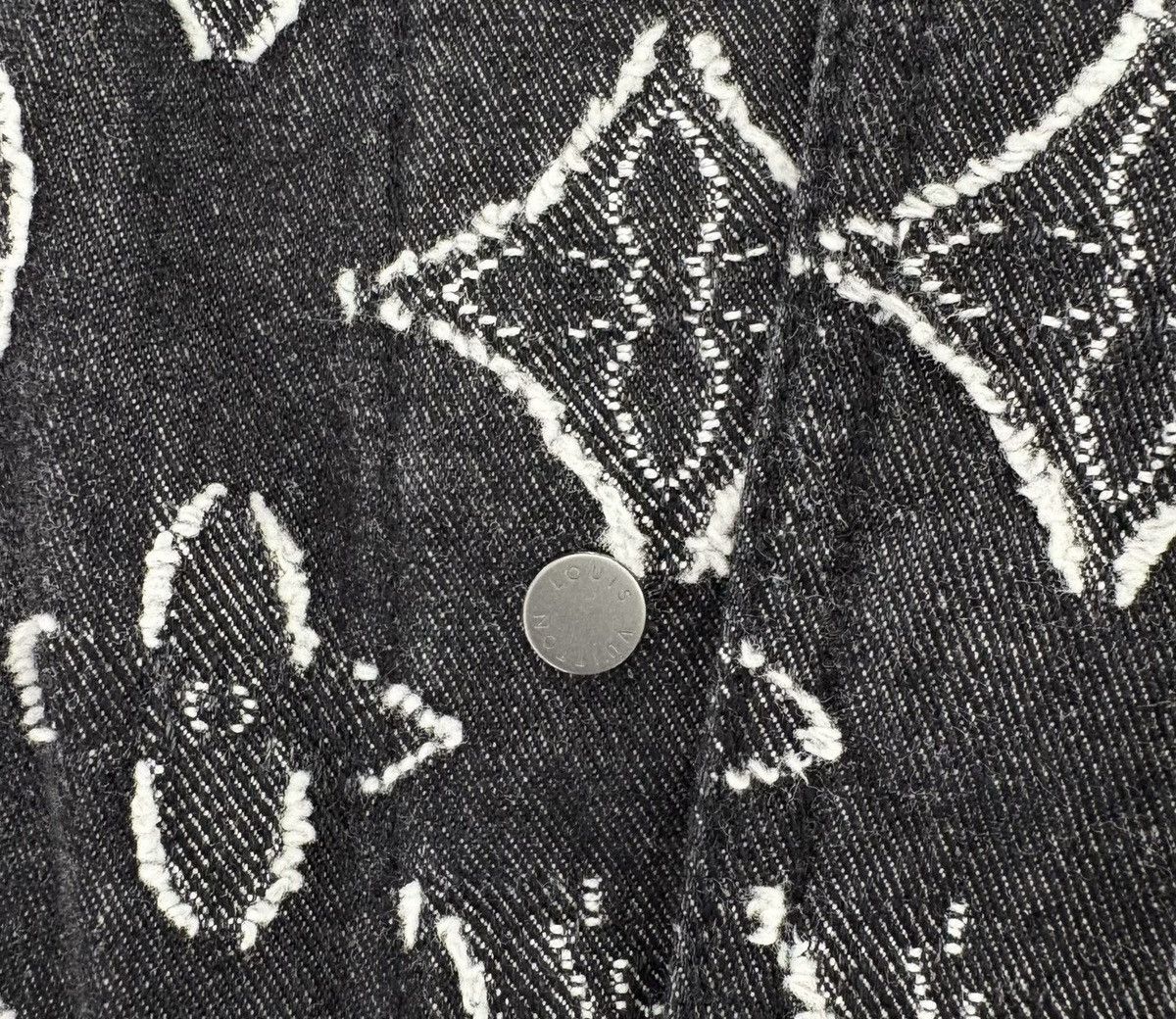 Louis Vuitton Louis Vuitton L Black Monogram Short Sleeves Denim Shirt Size US L / EU 52-54 / 3 - 5 Thumbnail