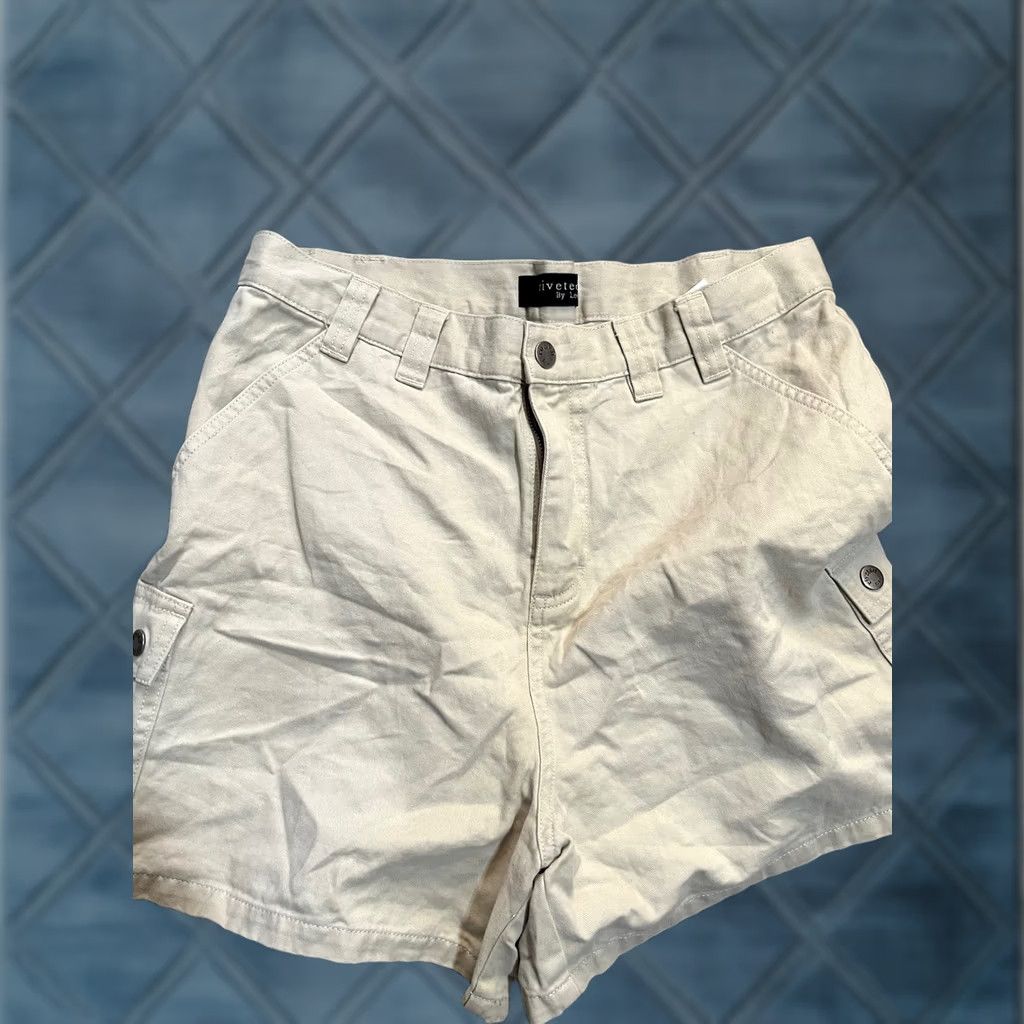Lee VINTAGE Lee Women's High Waisted Beige Jean Utility Cargo Shorts 12M 90s Y2K Beige Denim Cotton Blend Pockets Stonewashed Spring Summer Womens Brown? Size 34" / US 12 / IT 48 - 1 Thumbnail