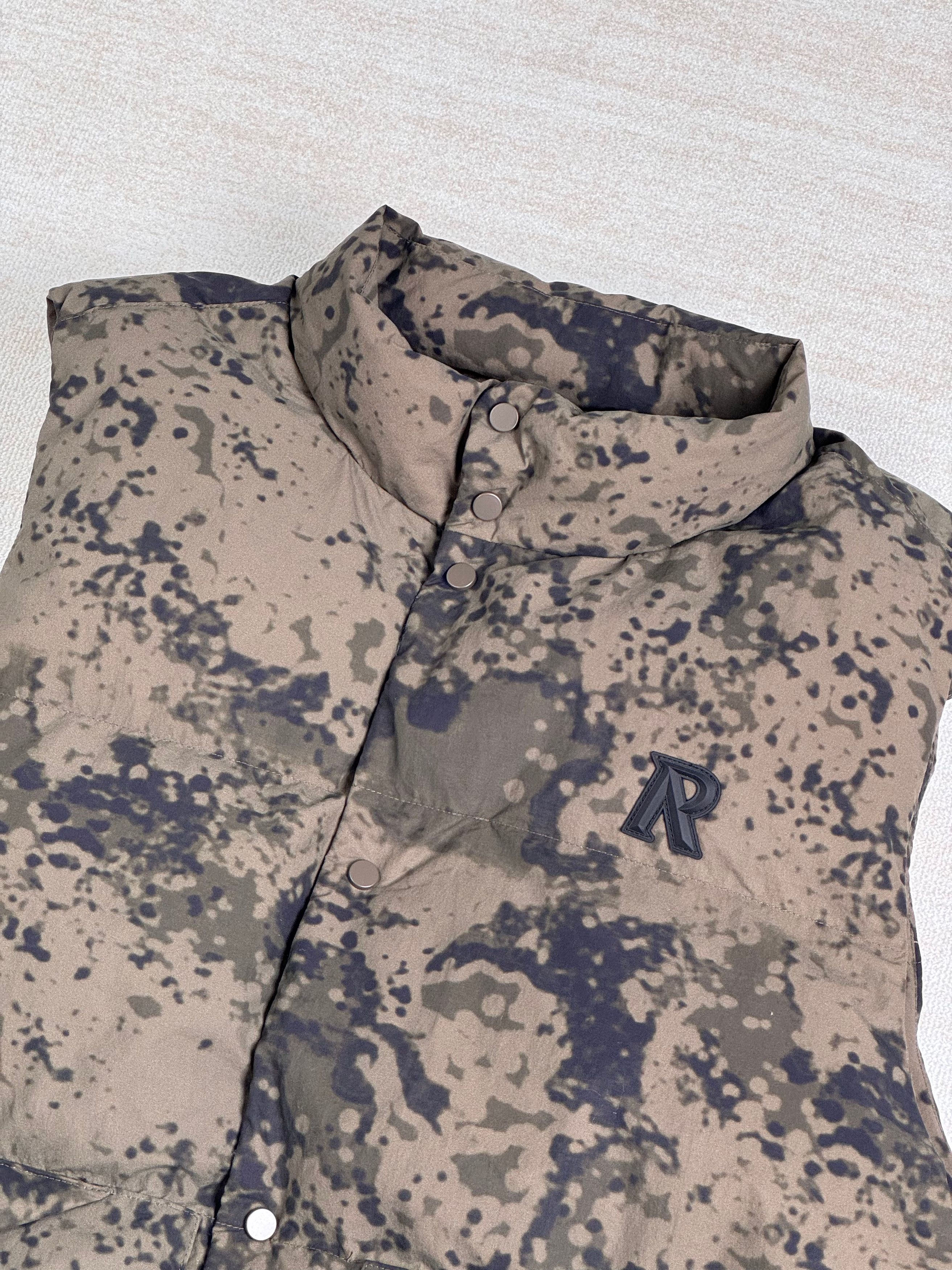 Represent Clo. Never Worn* Represent Puffer Gilet Camo-MILITARY STREETWEAR Size US M / EU 48-50 / 2 - 3 Thumbnail