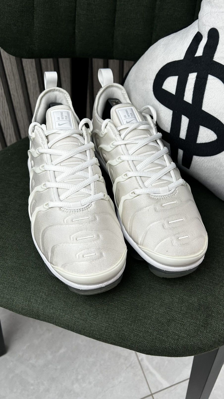 Nike NIKE VAPORMAX PLUS TN Size US 8.5 / EU 41-42 - 2 Thumbnail