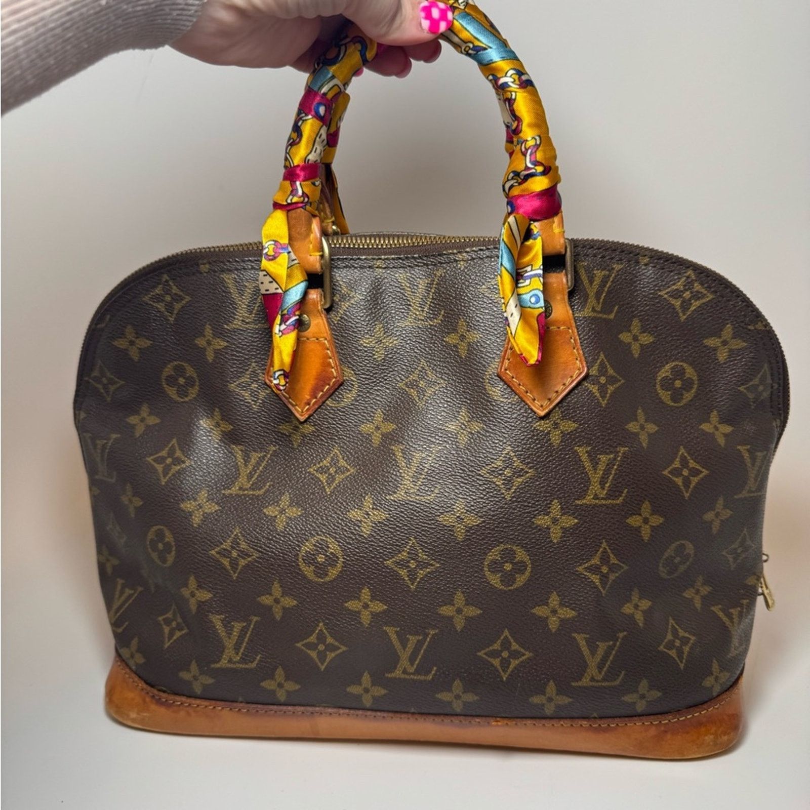 Louis Vuitton Louis Vuitton Alma MM Monogram Satchel Made In France Size ONE SIZE - 2 Thumbnail