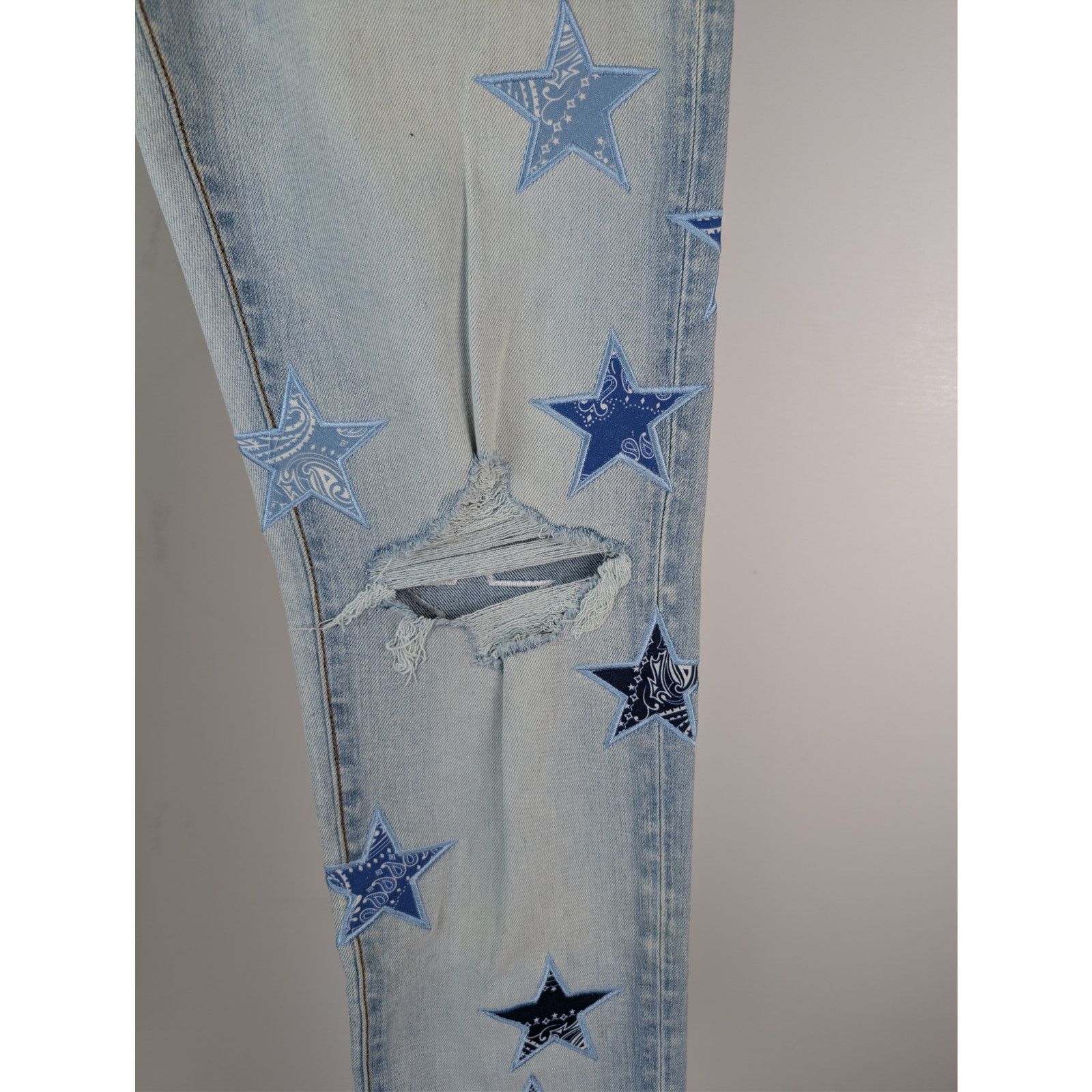 Amiri o1rshd1 Bandana Star Jean Denim Pants Jeans in Light Indigo Size US 33 - 7 Thumbnail