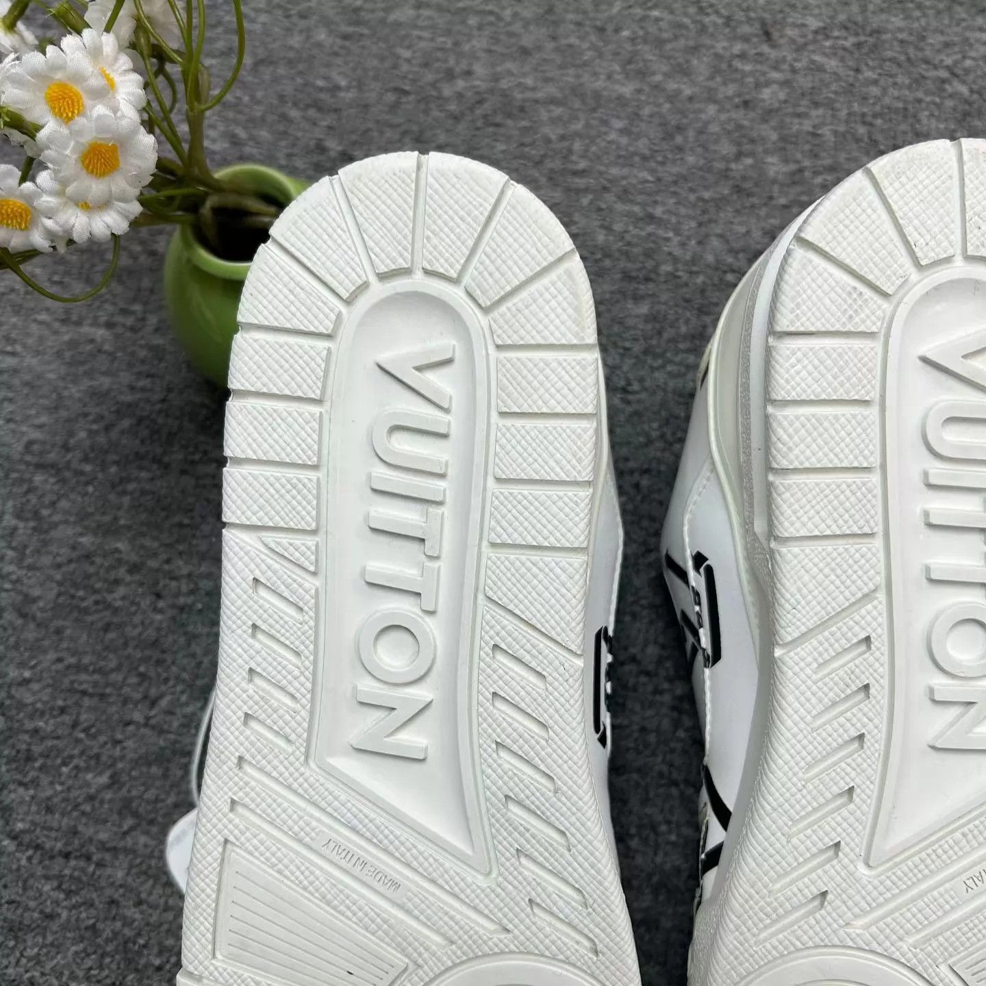 Louis Vuitton LV Trainer Black & White 40 Like New Size US 7 / EU 40 - 6 Thumbnail