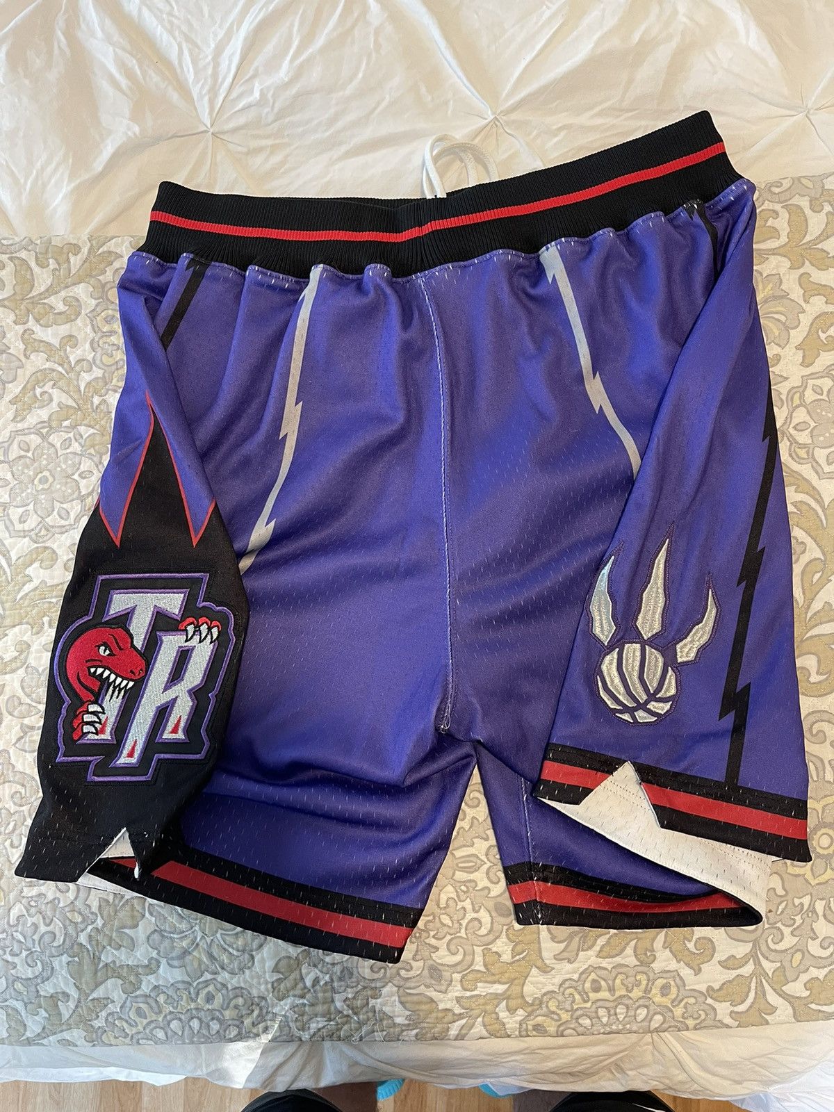 Mitchell & Ness 1998-1999 Mitchell & Ness Toronto Raptor Shorts - Size L Size US 44 / EU 60 - 5 Thumbnail