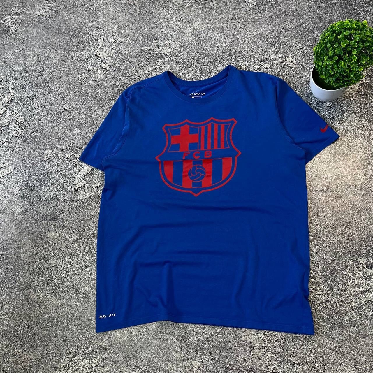 Nike × Vintage Vintage Nike DRI-FIT Barcelona big center logo blue T-Shir Size US L / EU 52-54 / 3 - 10 Thumbnail