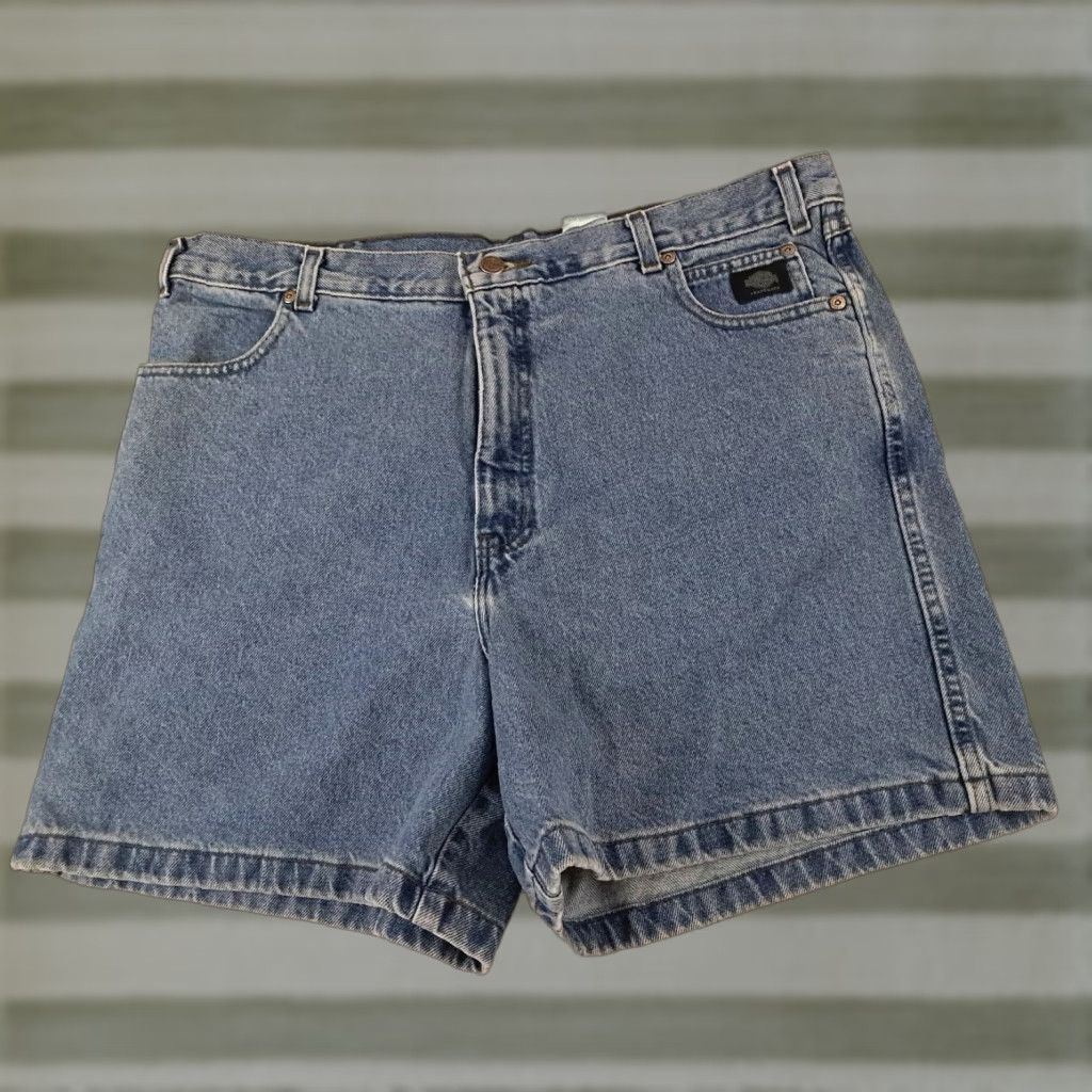 Harley Davidson VINTAGE Harley-Davidson Shorts Woman 18 Blue Denim Cotton Zip 35in Waist 5 1/2 Inseam Regular Pocket Biker Comfort Womens Size 40" / US 18 - 1 Thumbnail