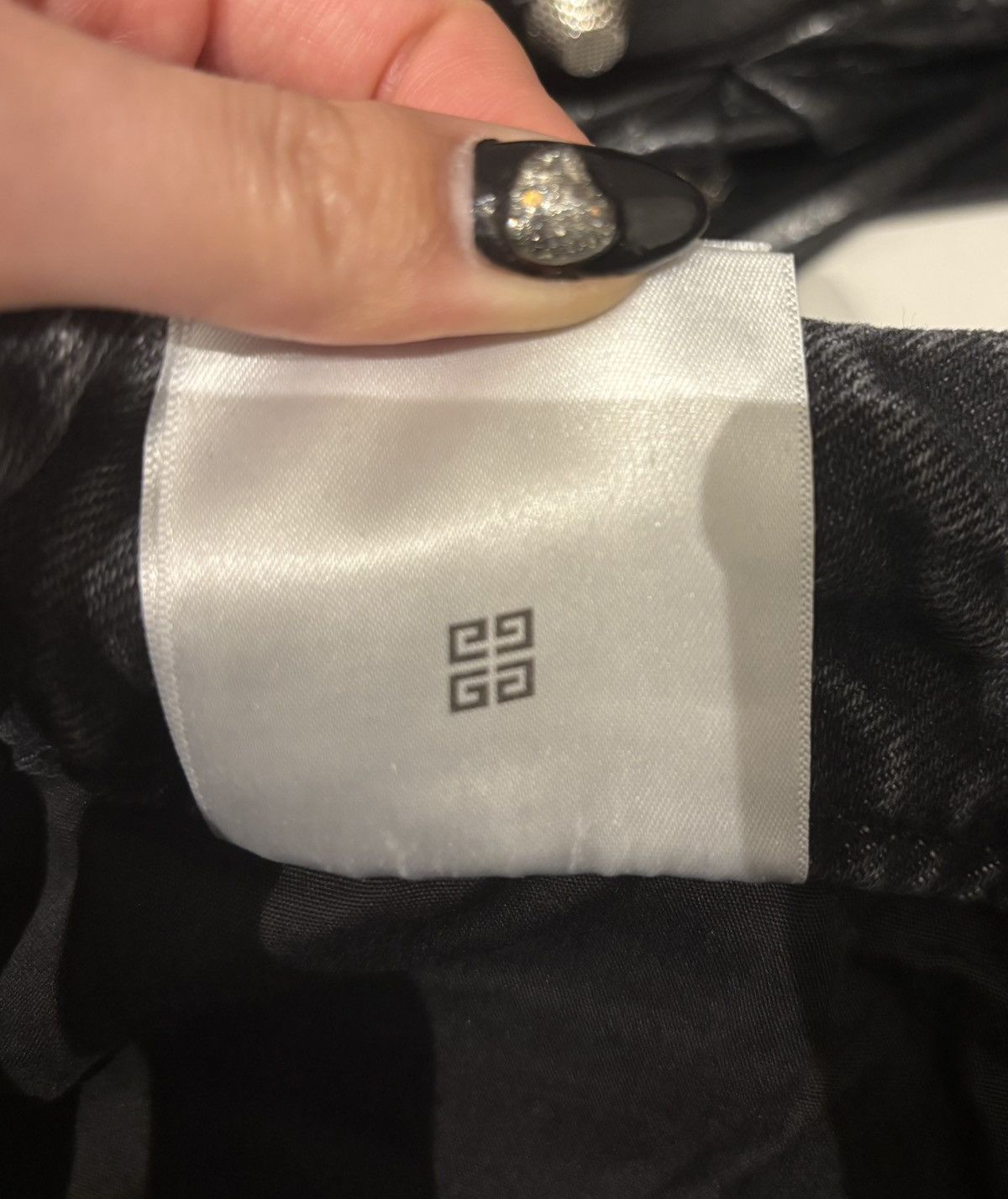Givenchy Givenchy Black Denim Cargo Jorts Size 26" / US 2 / IT 38 - 8 Thumbnail