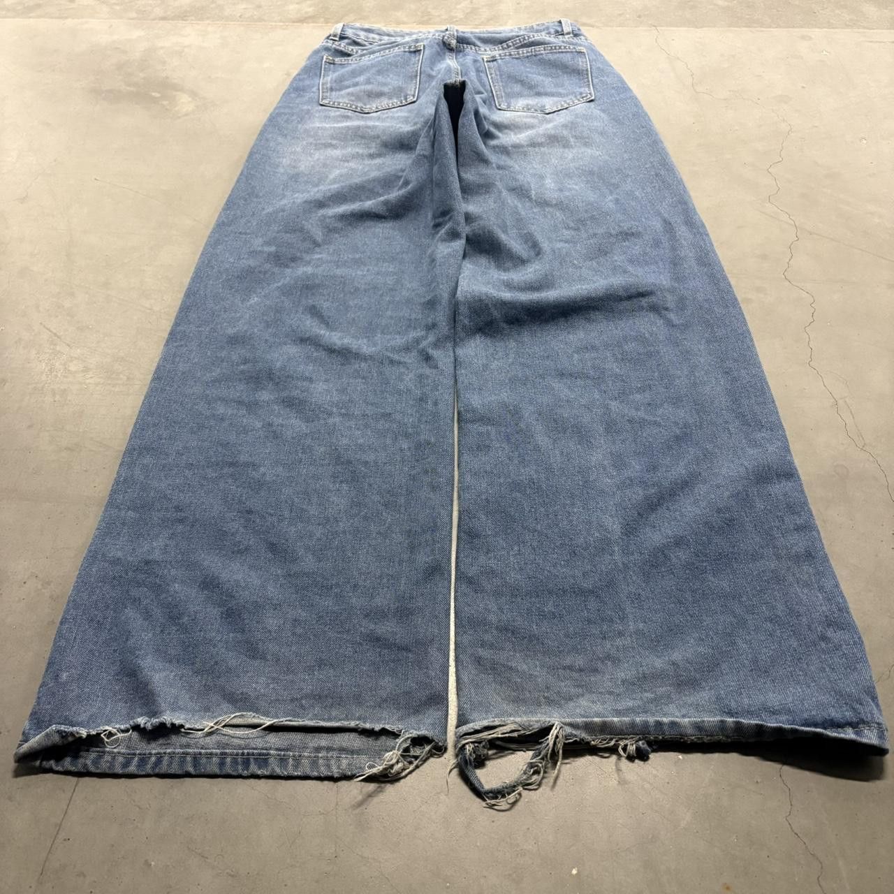 Vintage Crazy Vintage Y2K/2000s Super Baggy Wideleg Ripped Medium Wash Denim Jeans! Size US 28 / EU 44 - 4 Thumbnail