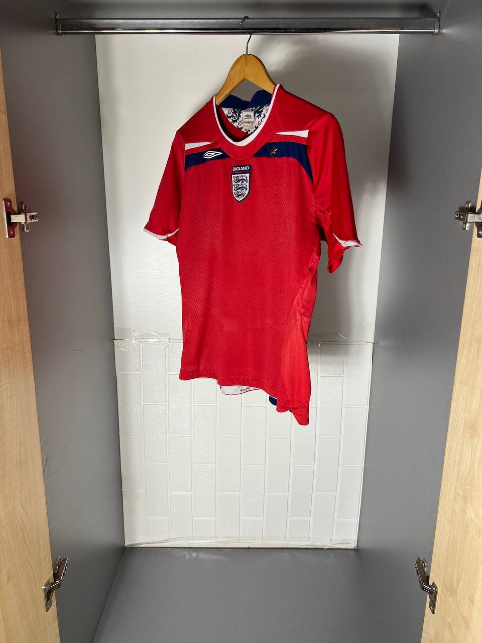 Umbro VINTAGE UMBRO ENGLAND RETRO SOCCER JERSEY MANCHESTER Y2K 90s Size US M / EU 48-50 / 2 - 6 Thumbnail