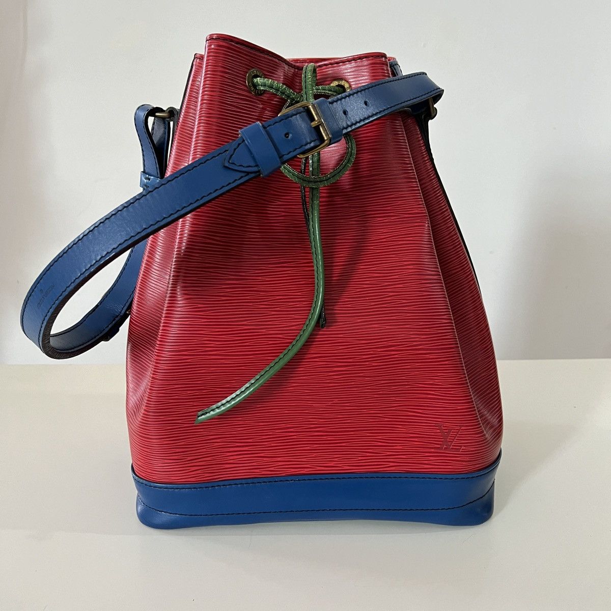 Designer Louis vuitton large noe epi leather shoulder bag Size ONE SIZE - 2 Thumbnail