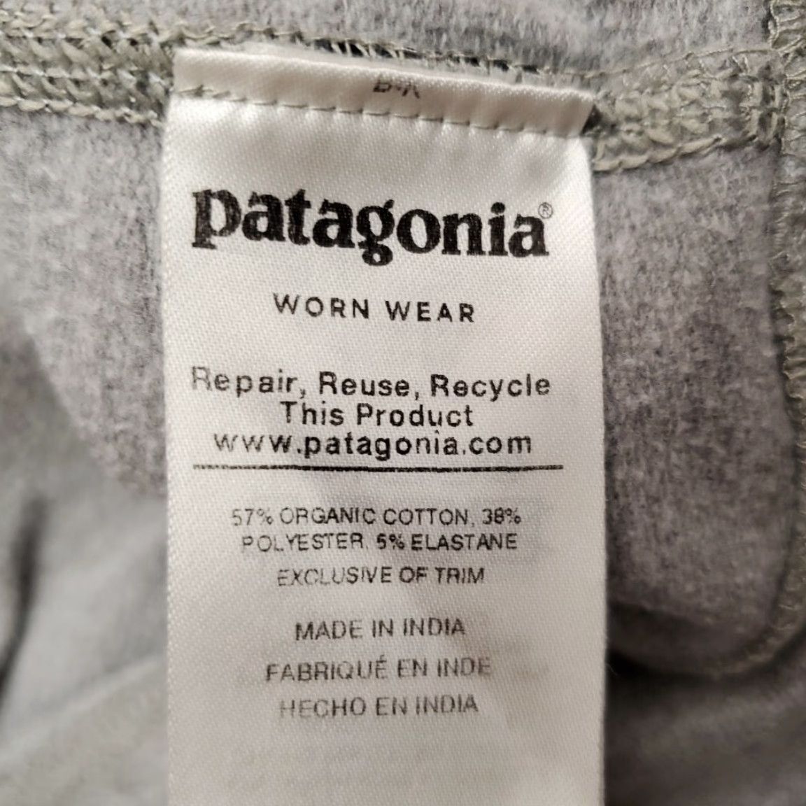 Patagonia VINTAGE Patagonia Sweatshirt Women XS White Fitz Roy Bison Organic Cotton Blend Pullover Size XS / US 0-2 / IT 36-38 - 6 Thumbnail