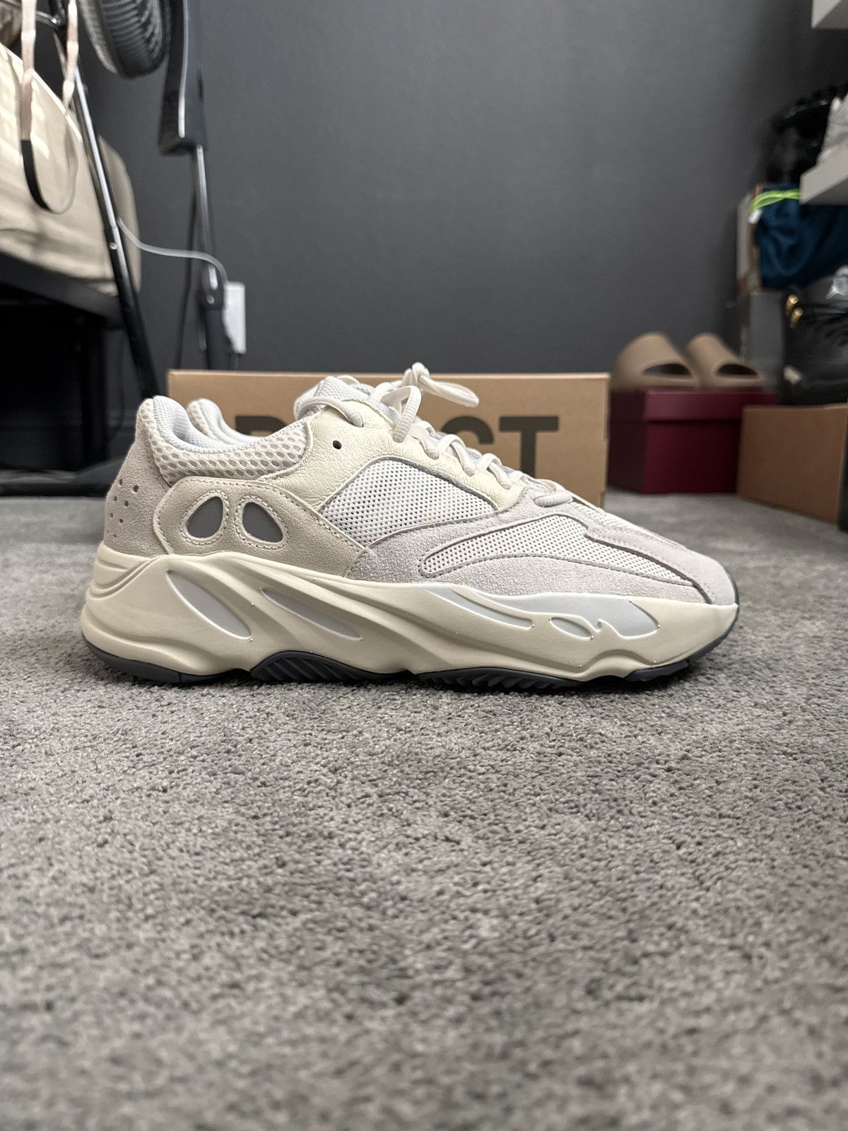 Yeezy Yeezy 700 analog Size US 10.5 / EU 43-44 - 8 Thumbnail