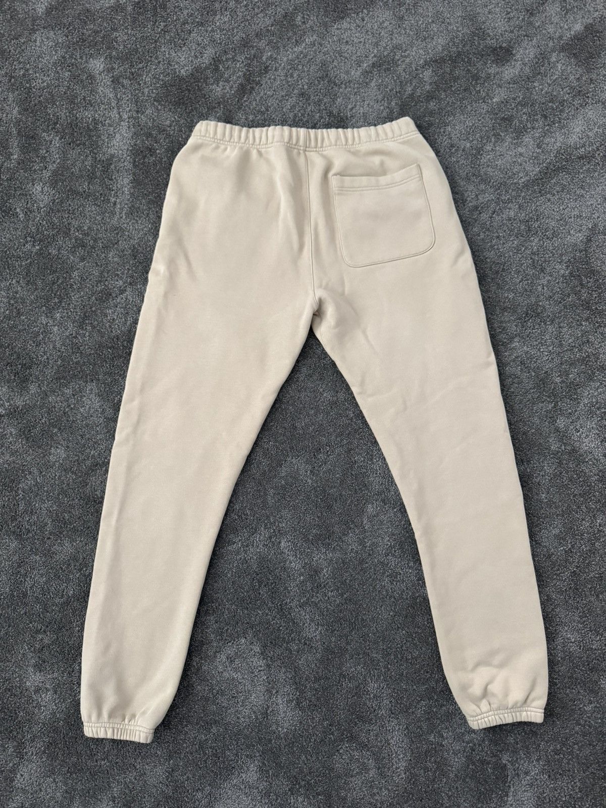 Fear of God Fear of God Essentials Sweatpants Tan (M) Size US 32 / EU 48 - 2 Thumbnail