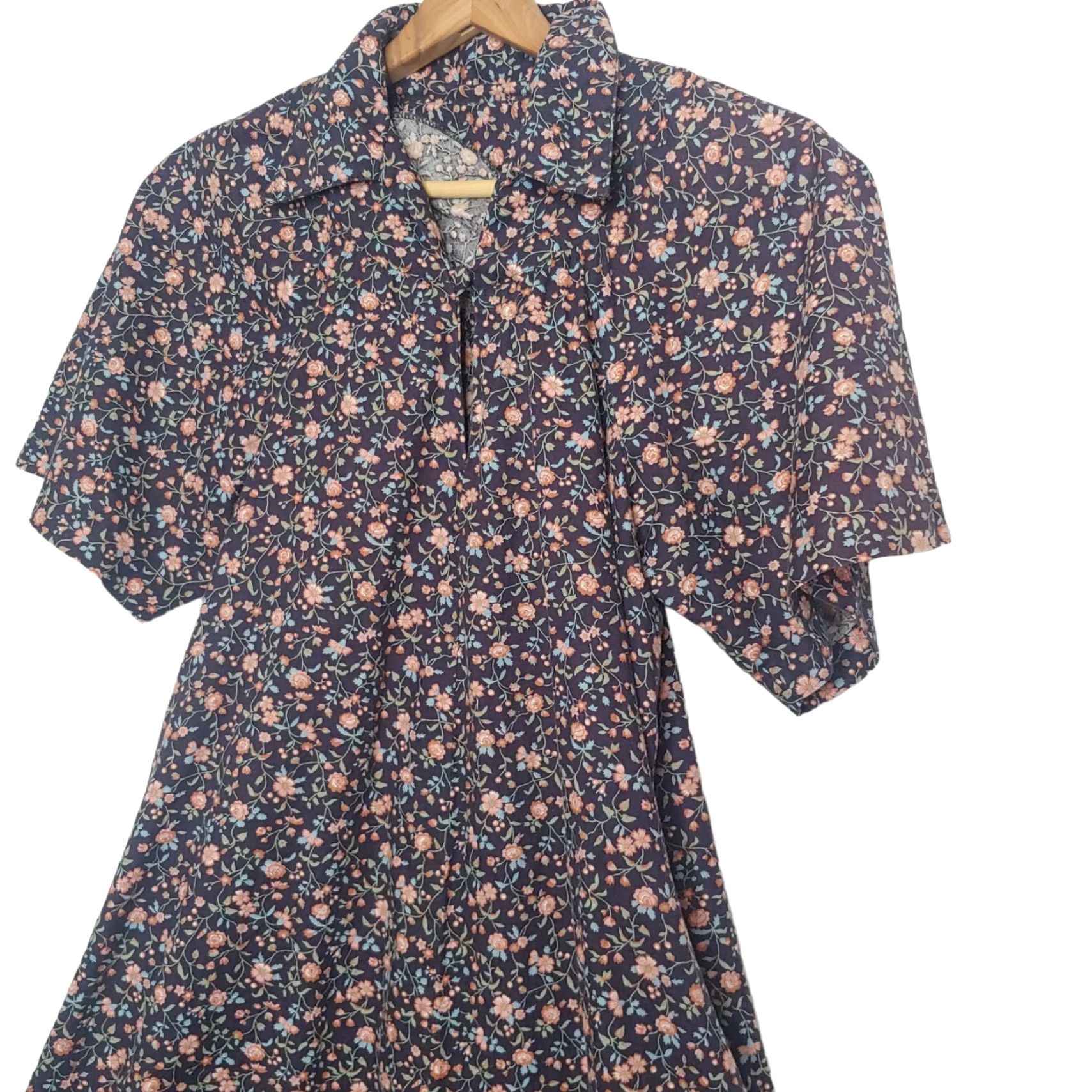 Vintage VINTAGE Flowers Dress Short Sleeve Belted A-Line Cadet Blue Pink Floral Cotton Knee Length Womens S USILGWU Belted Dress Vintage Small Size 28" / US 6 / IT 42 - 3 Thumbnail