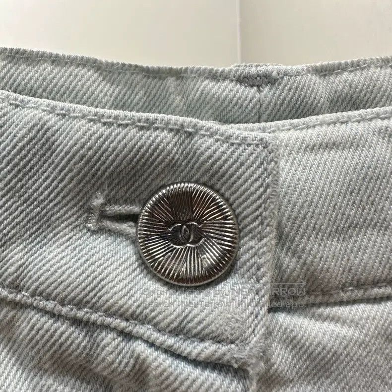 Chanel Chanel Logo button straight jeans Size 25" / US 0 / IT 36 - 6 Thumbnail