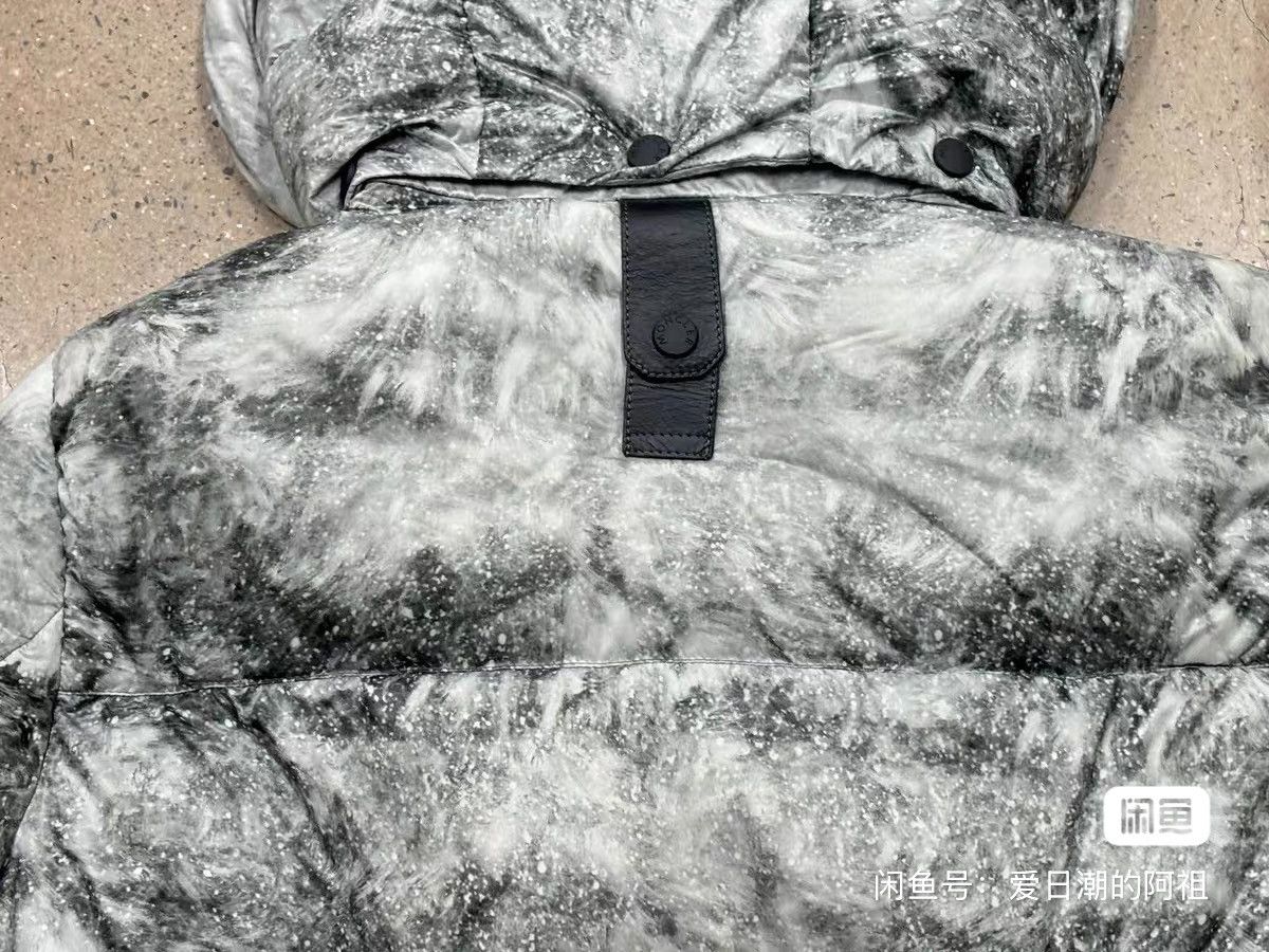 Moncler Moncler Down Jacket camo Size US S / EU 44-46 / 1 - 5 Thumbnail