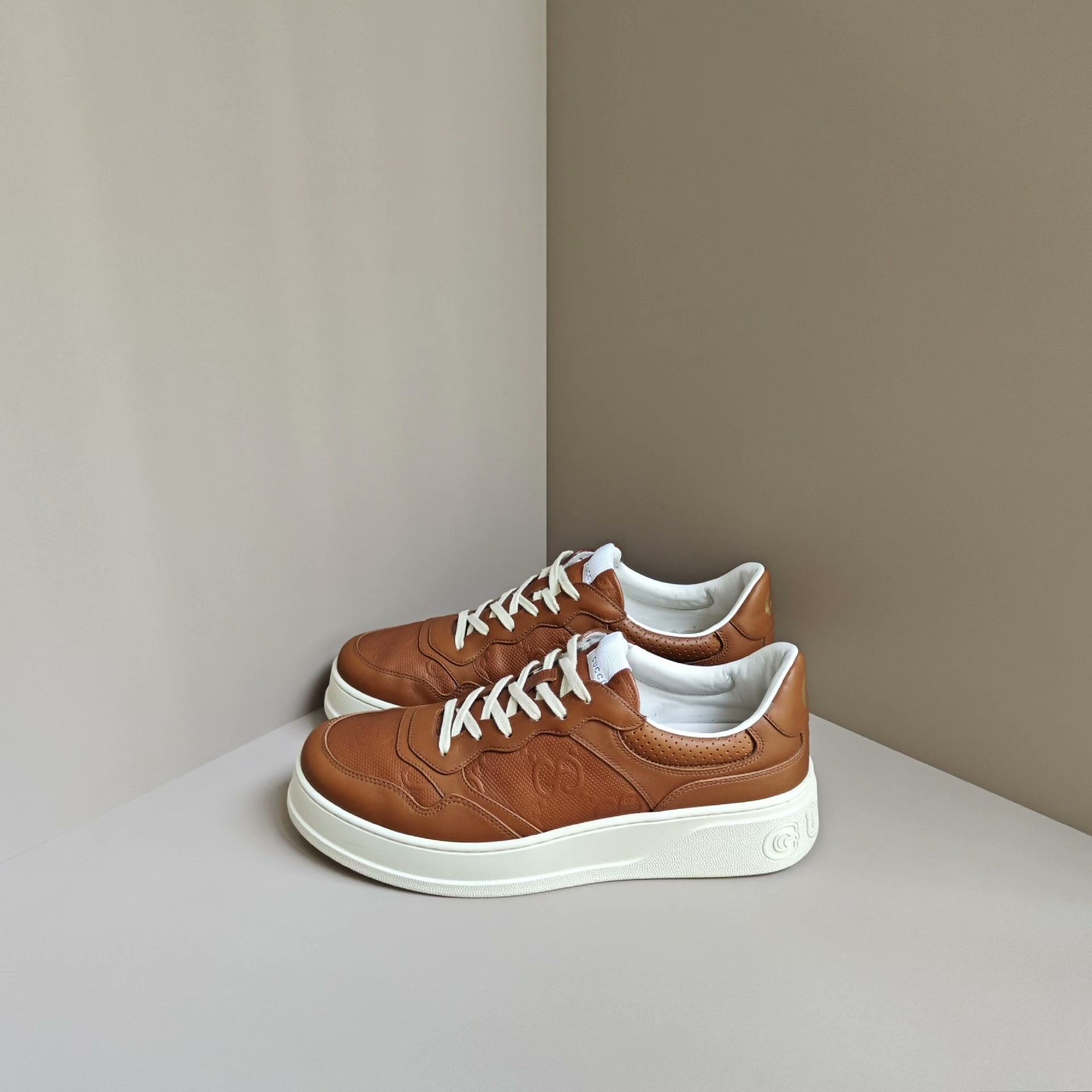 Gucci Gucci Brown Lowtop Sneakers 12 Men Size US 12 / EU 45 - 1 Thumbnail