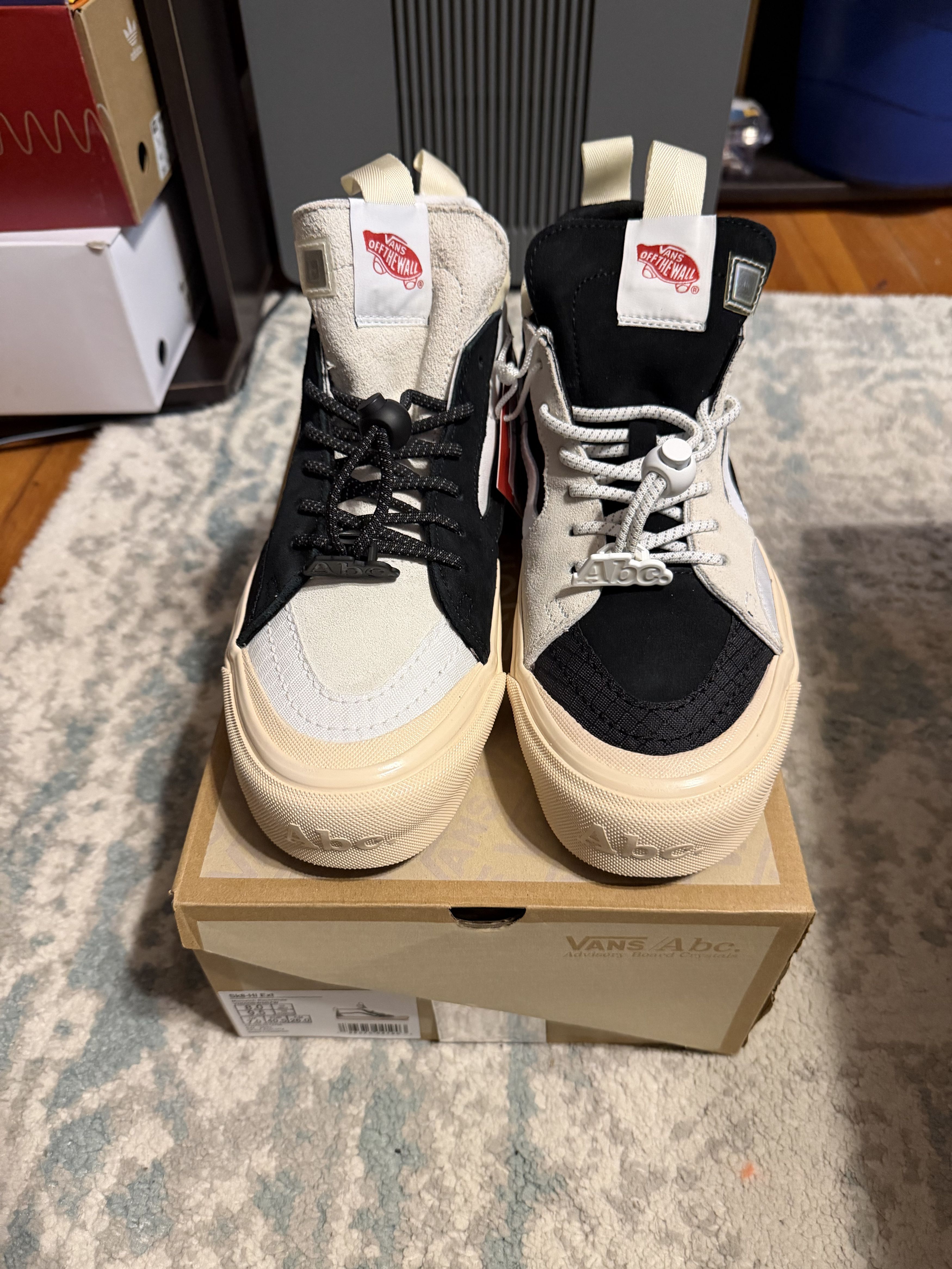 Vans Advisory Board Crystals x Vans Sk8-EXT High Black White Size US 8 / EU 41 - 1 Thumbnail