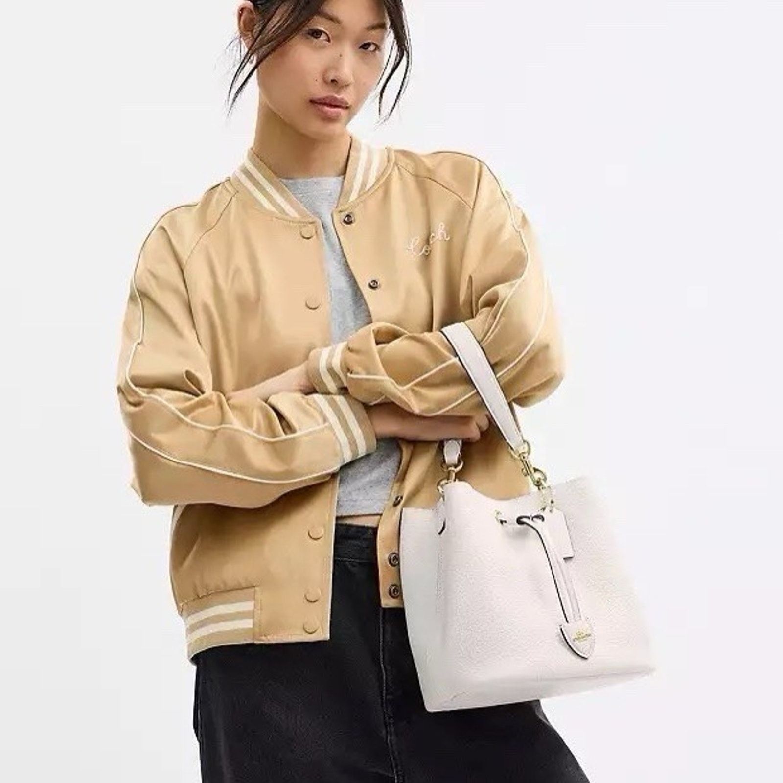 Coach NWT Coach Rowan Bucket Bag Leather CBH06 Gold/Chalk Size ONE SIZE - 7 Thumbnail
