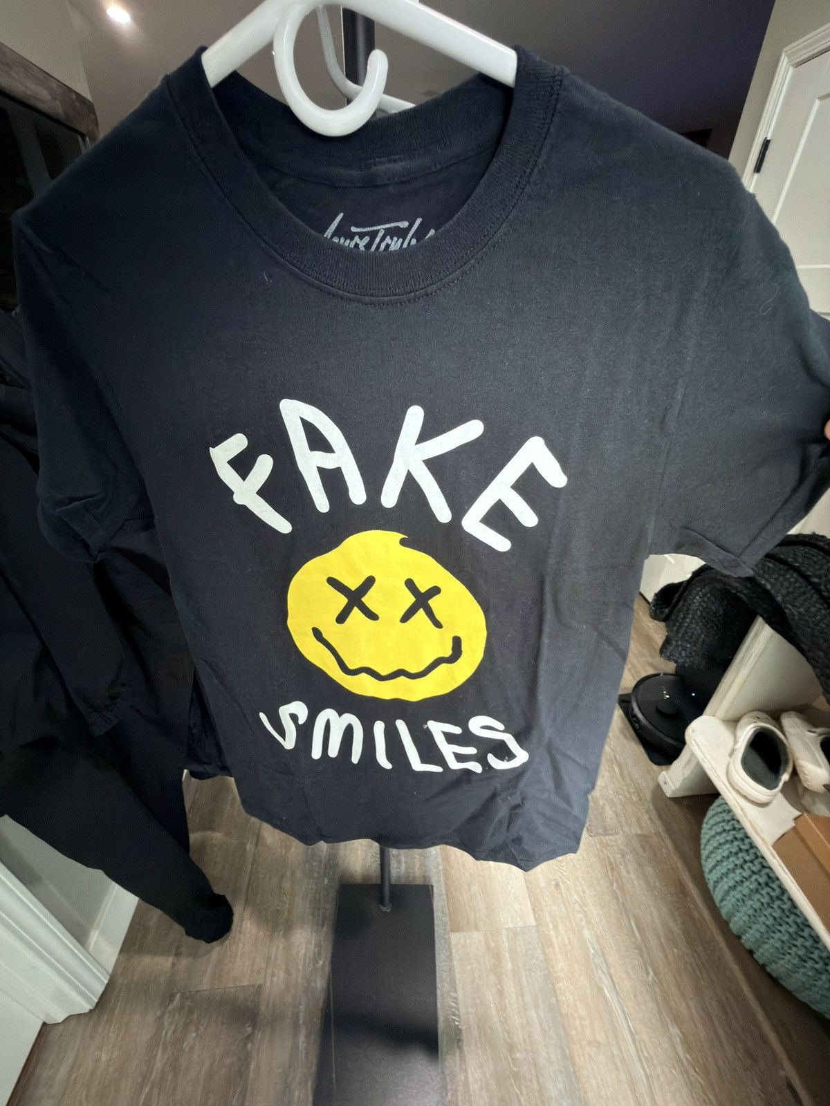 Other Yours Truly Fake Smiles Size US S / EU 44-46 / 1 - 1 Thumbnail