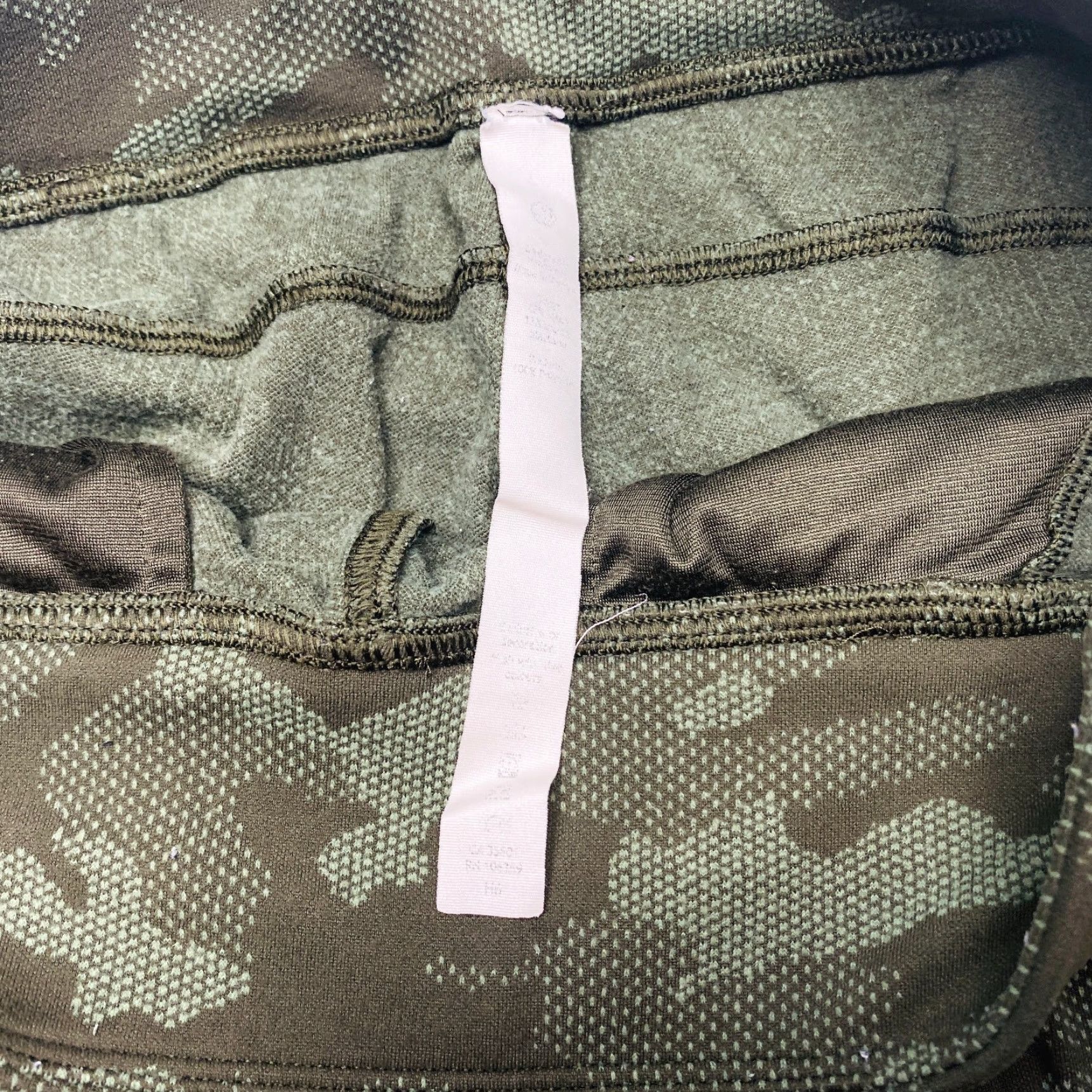 Lululemon VINTAGE Lululemon Ready To Rulu Jogger 29” Women’s Size 6 in Camo Dark Olive Green Twill Size 28" / US 6 / IT 42 - 5 Thumbnail